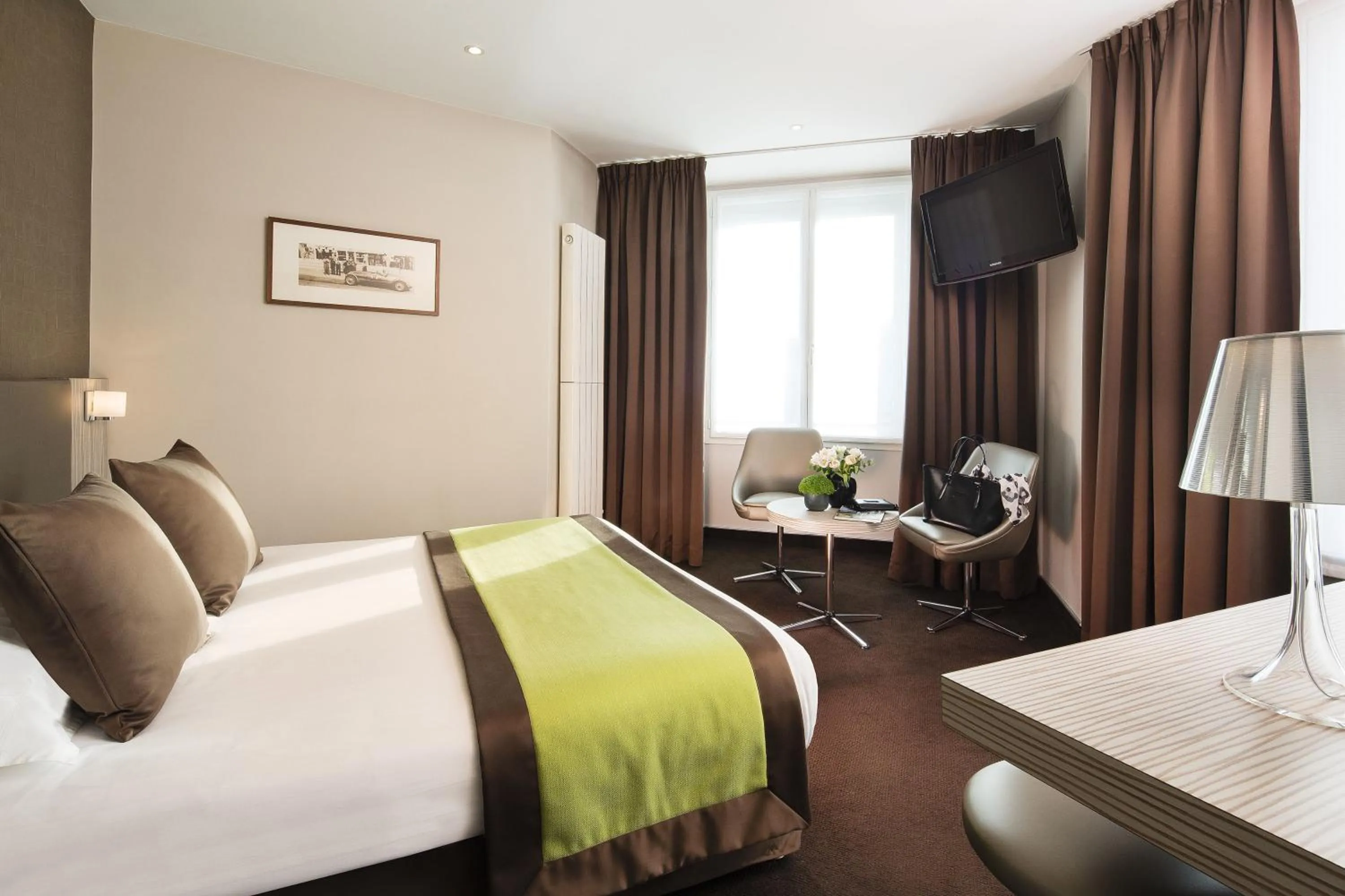 Photo of the whole room, Bed in Acropole