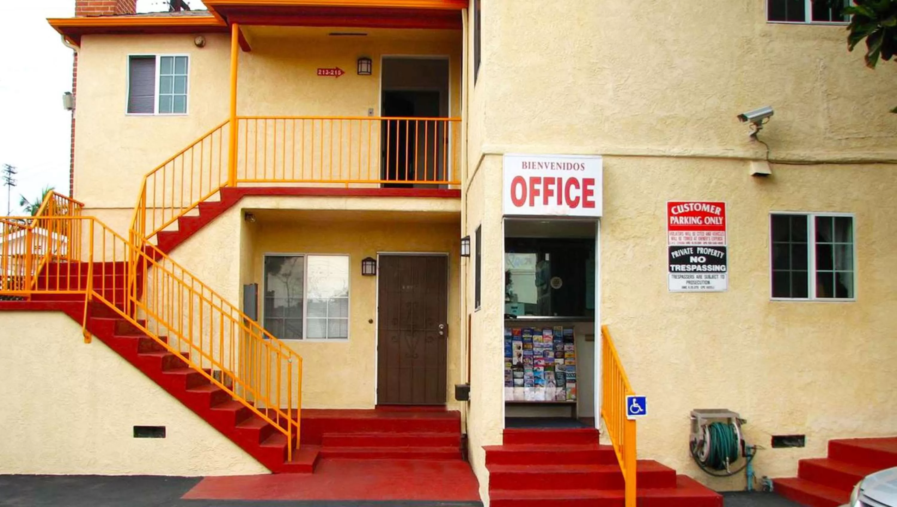 Property building in Motel 6 Glendale CA Pasadena Burbank Los Angeles