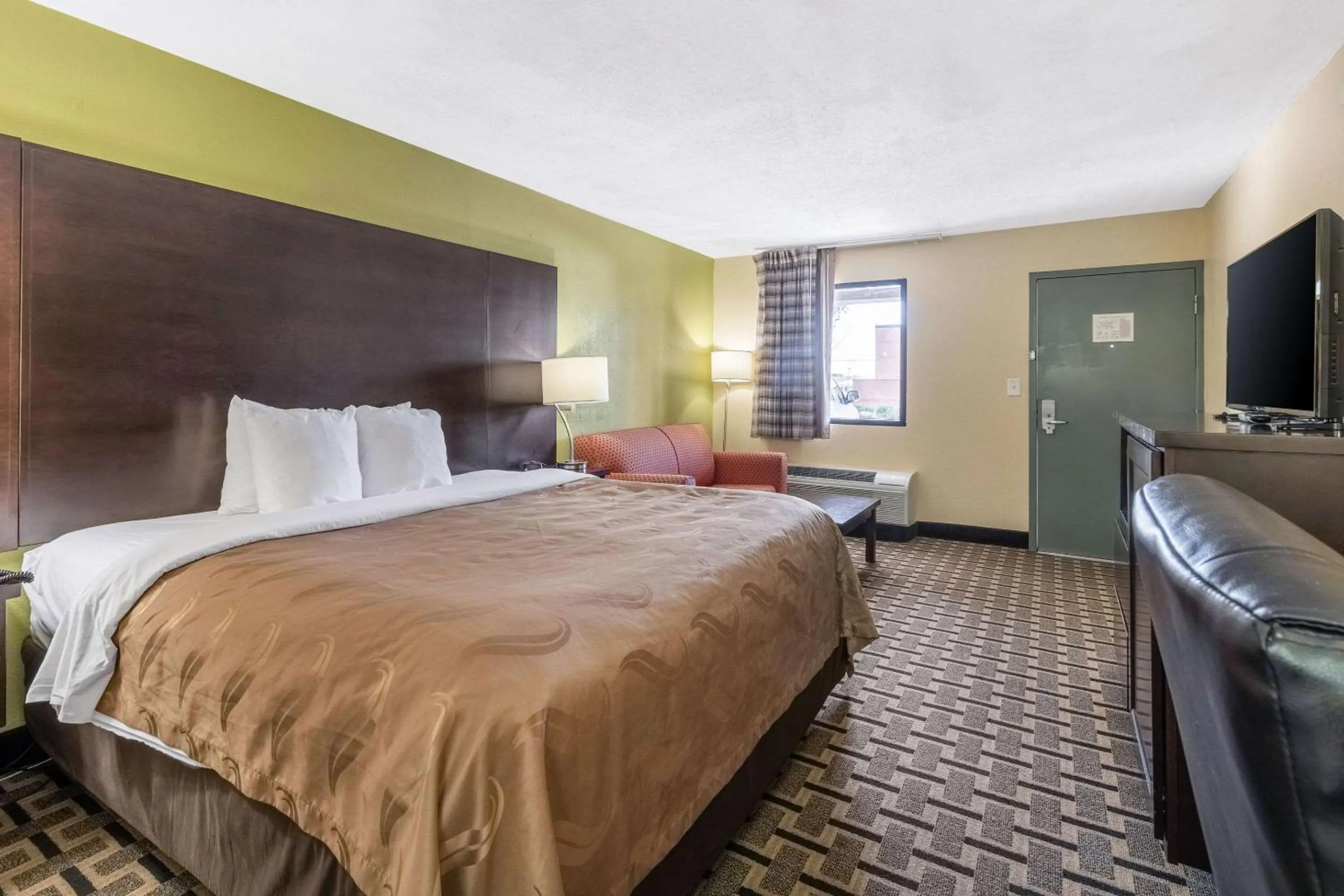 Photo of the whole room, Bed in Quality Inn Franklin - Cool Springs Area