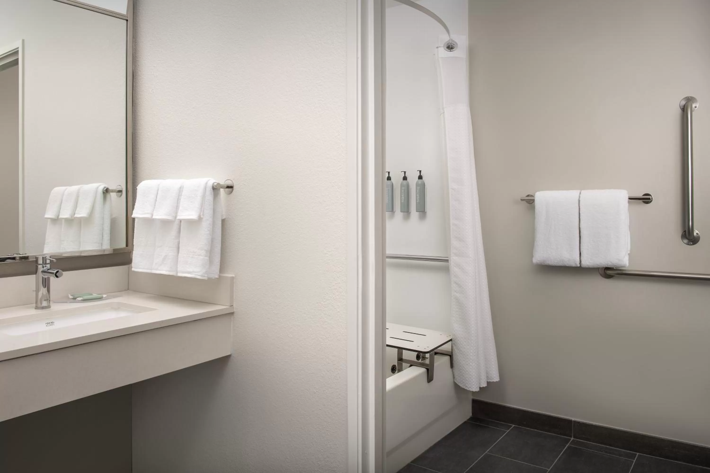 Bathroom in Courtyard by Marriott Dayton Beavercreek