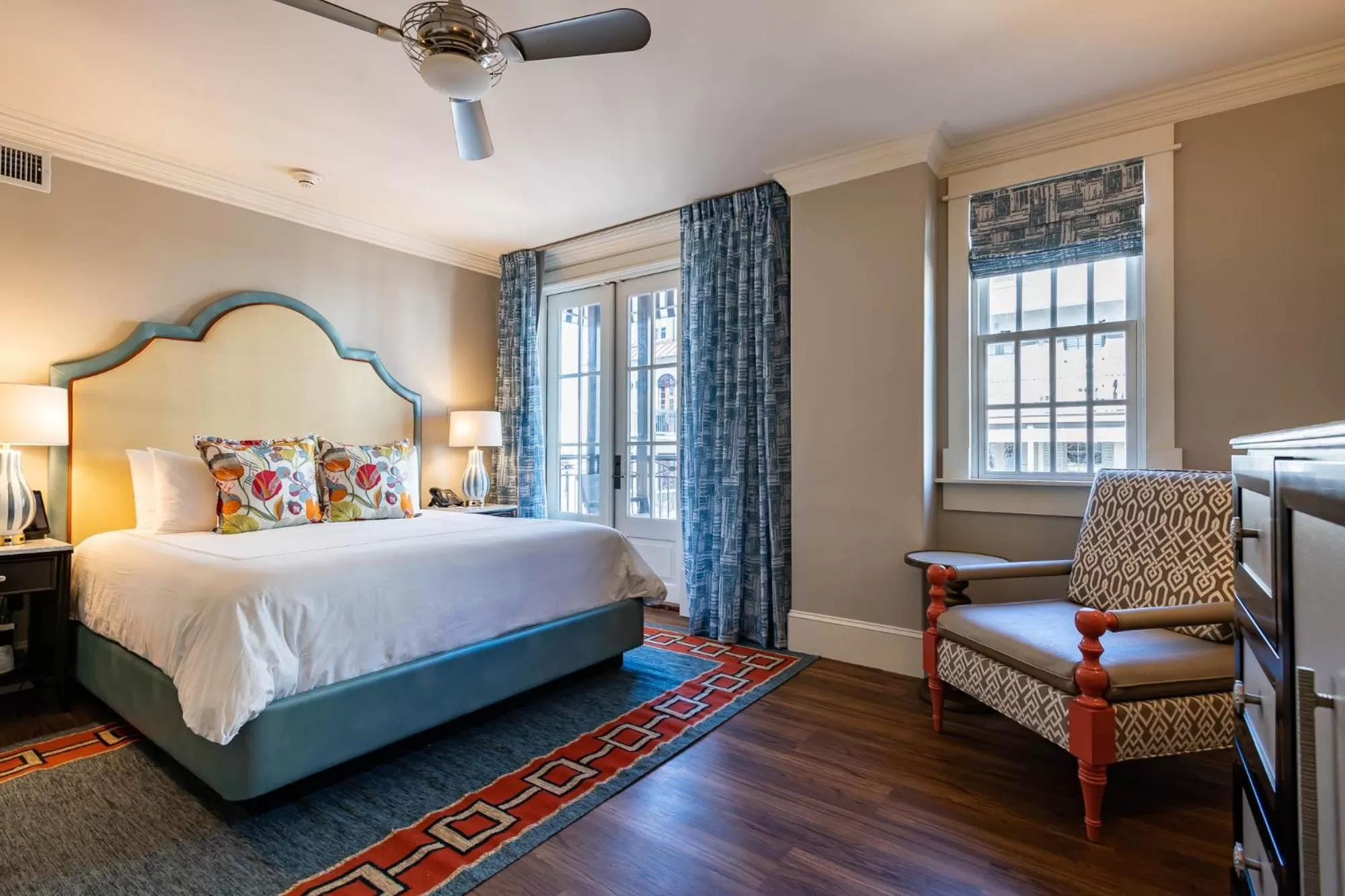 Photo of the whole room, Bed in The Pearl Hotel