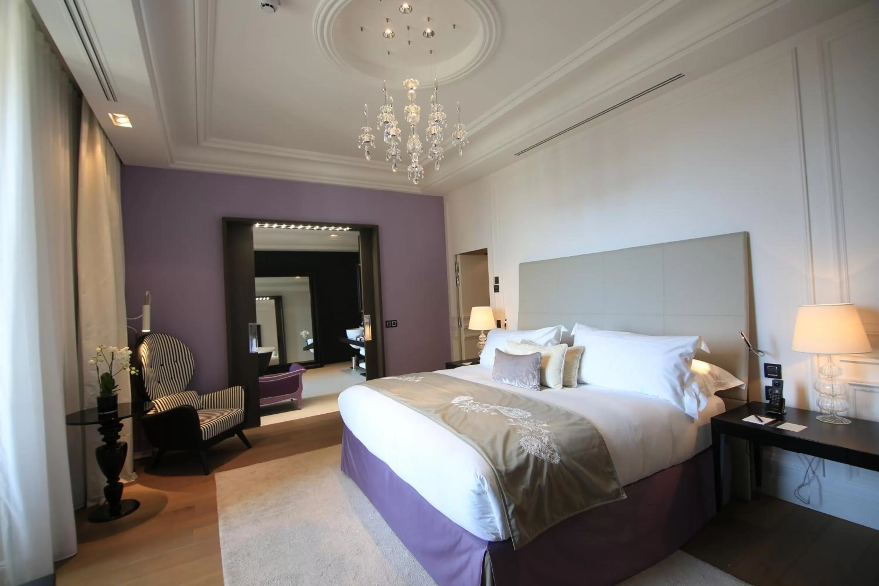 Bedroom, Bed in InterContinental Marseille - Hotel Dieu by IHG