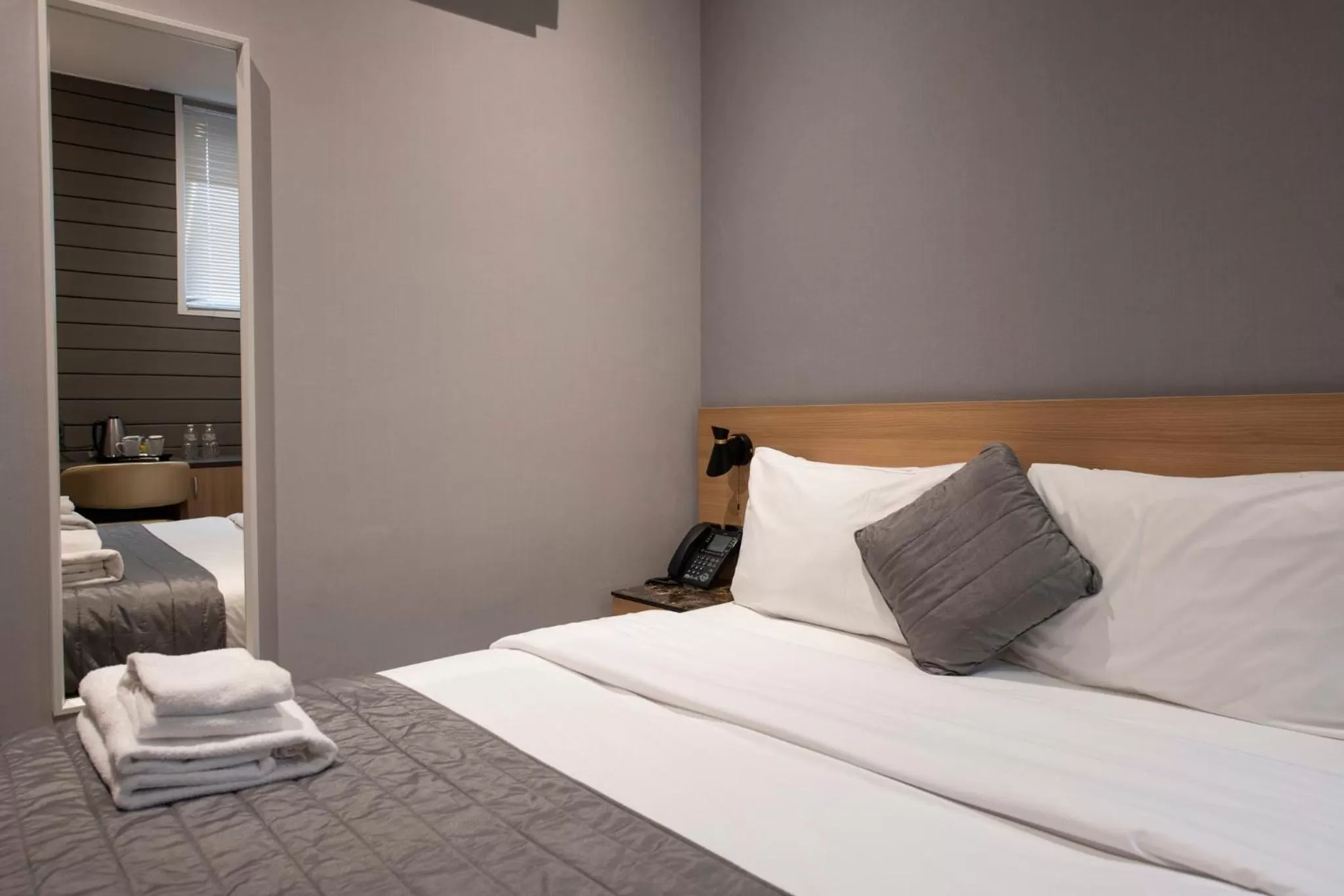 Bedroom, Bed in Gainsborough Hotel