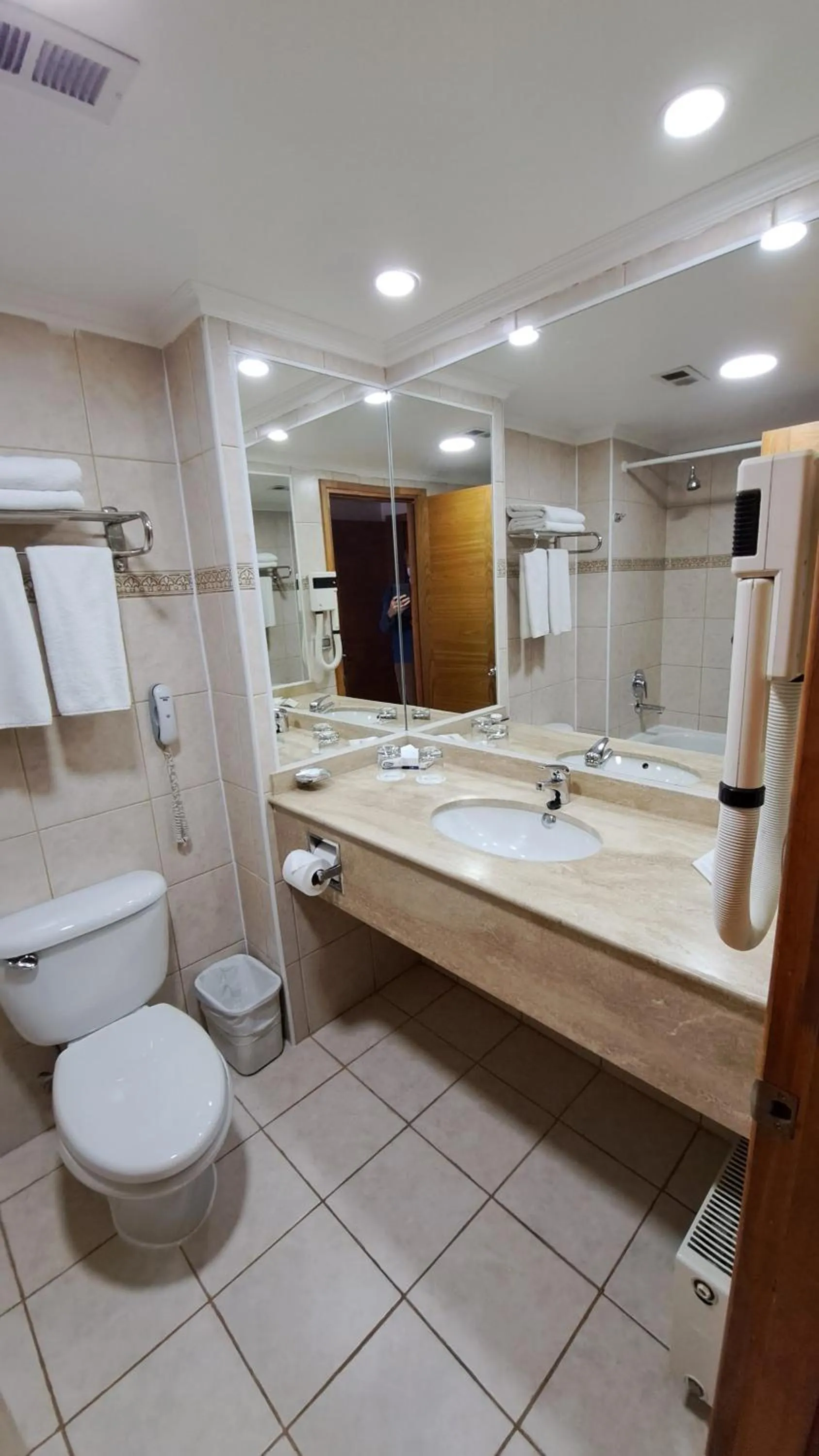 Bathroom in Hotel Diego de Almagro Punta Arenas