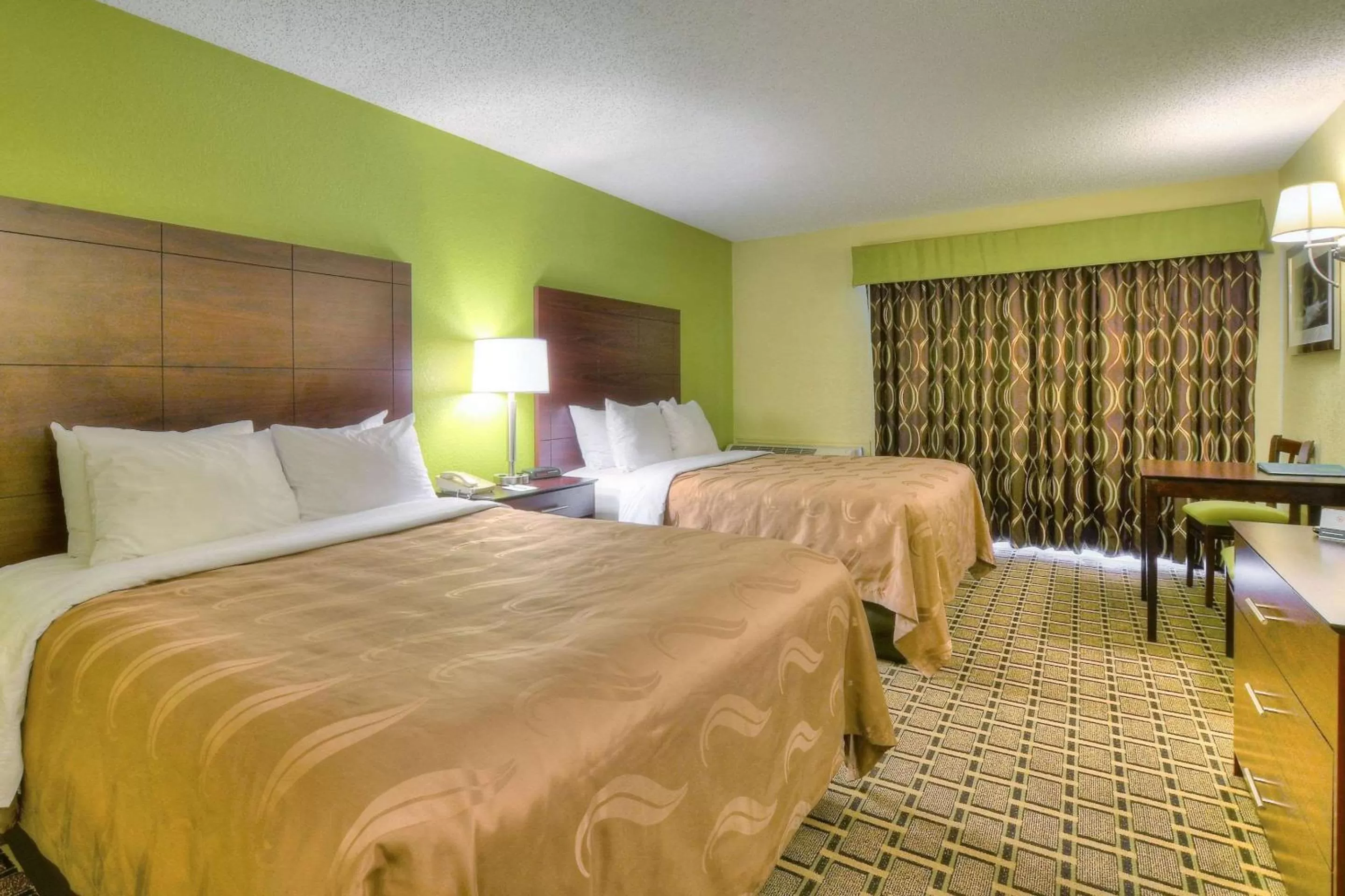 Photo of the whole room, Bed in Quality Inn Cherokee Riverside