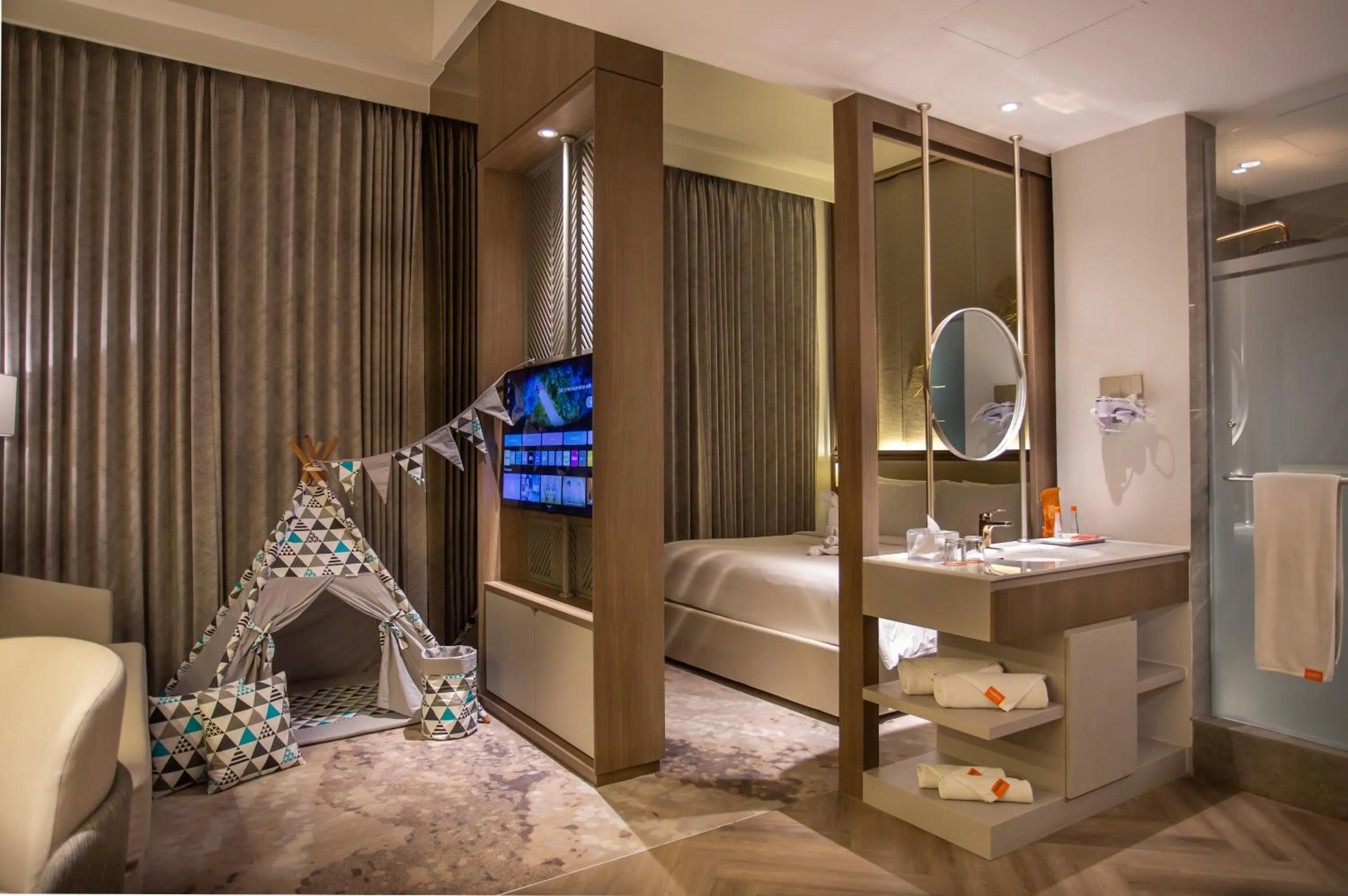 Bedroom, Bed in HARRIS Hotel & Conventions Gubeng