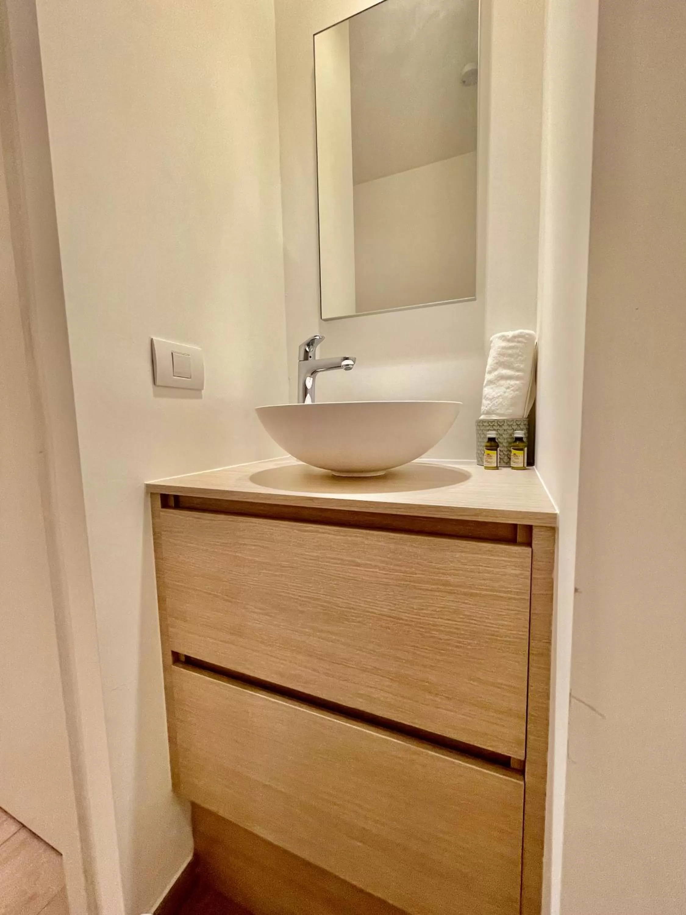 Bathroom in OneLuxStay near Diamond District