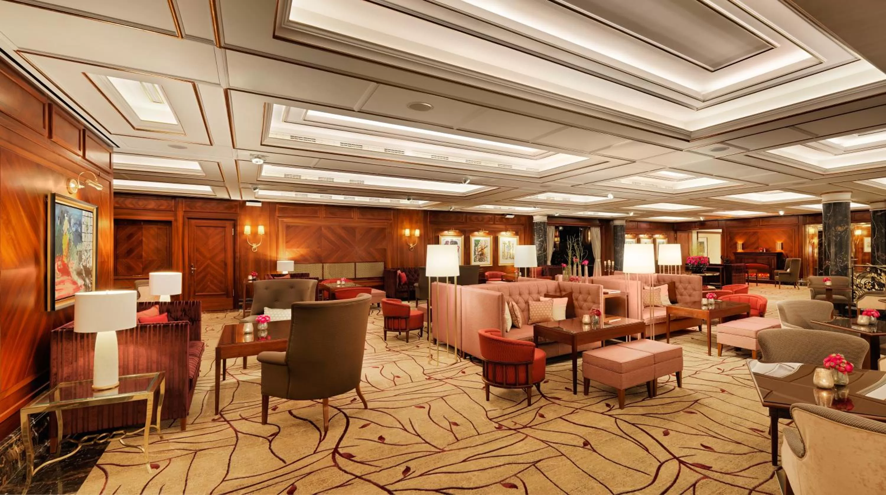 Lounge or bar in Breidenbacher Hof, Best Hotel of the Year 2026 - Die 101 Besten