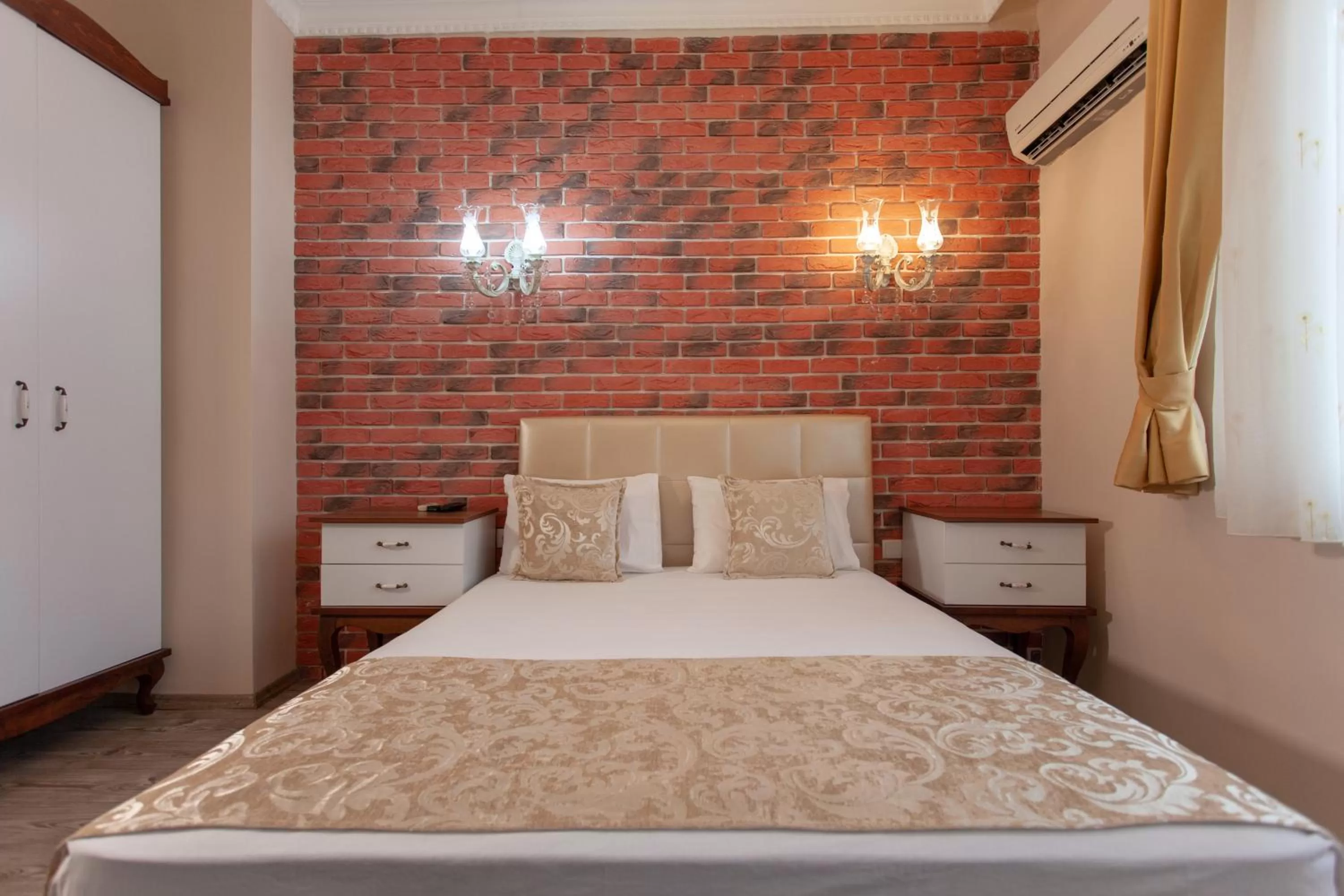 Bedroom, Bed in Ozmen Hotel Old Town Kaleiçi