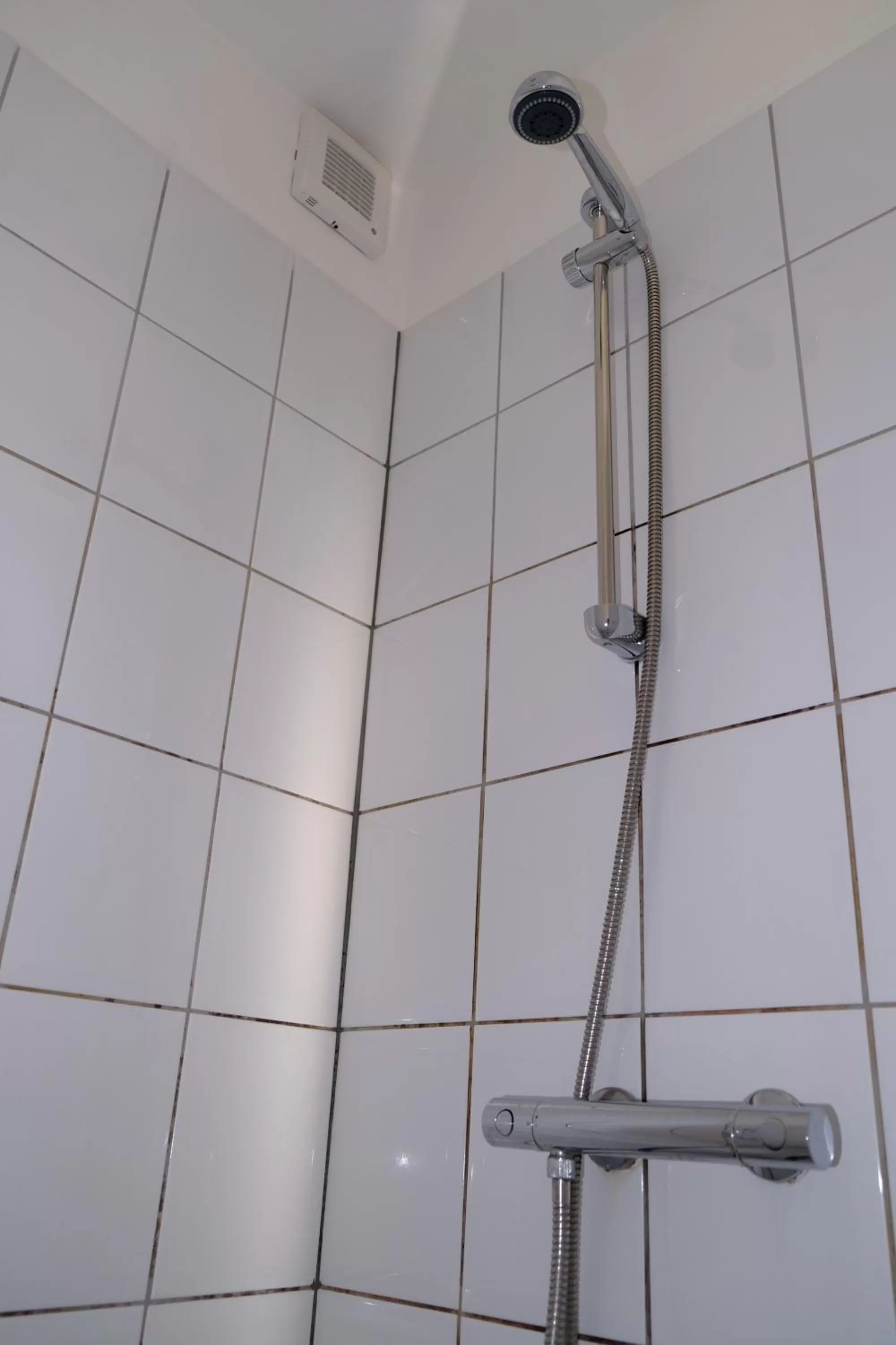 Bathroom in Eelhouse private studio