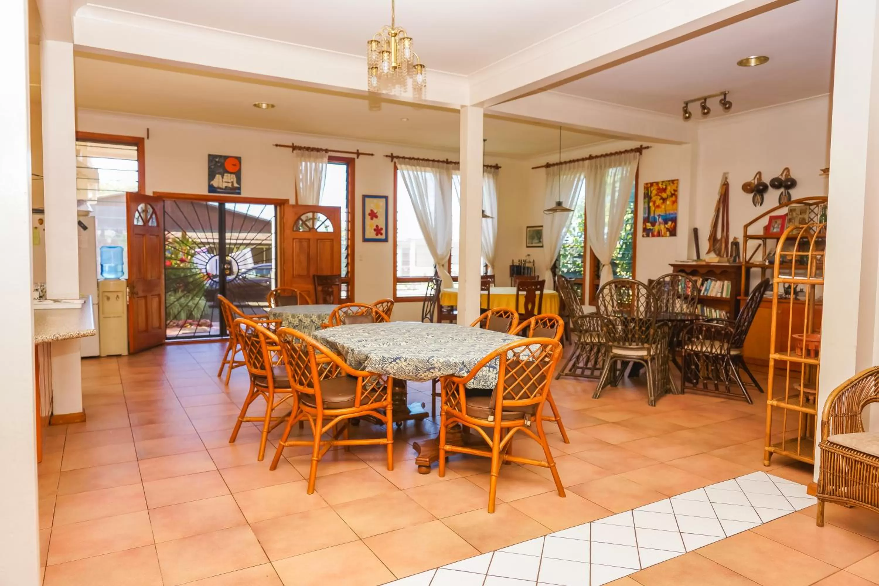 Property building, Restaurant/Places to Eat in Lynn's Getaway Hotel