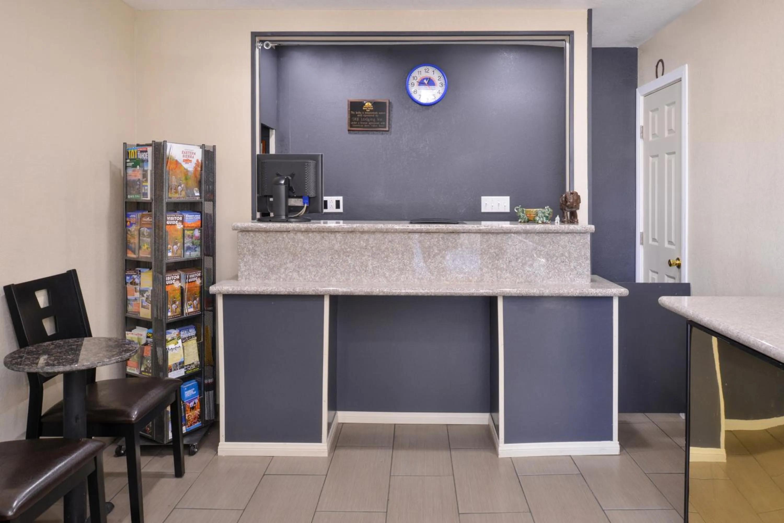 Lobby or reception in Bishop Inn