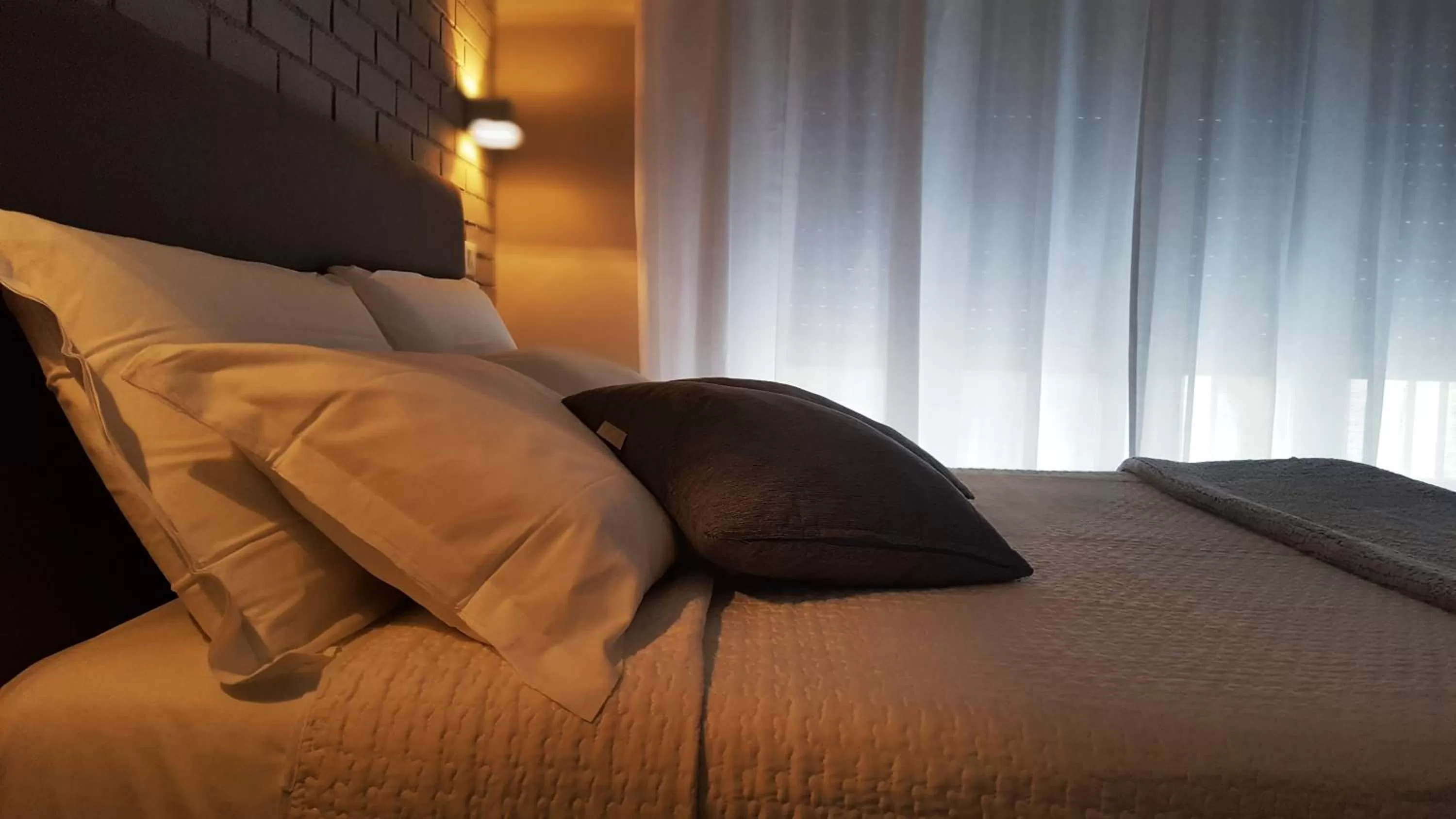 Bedroom, Bed in Alma Hotel