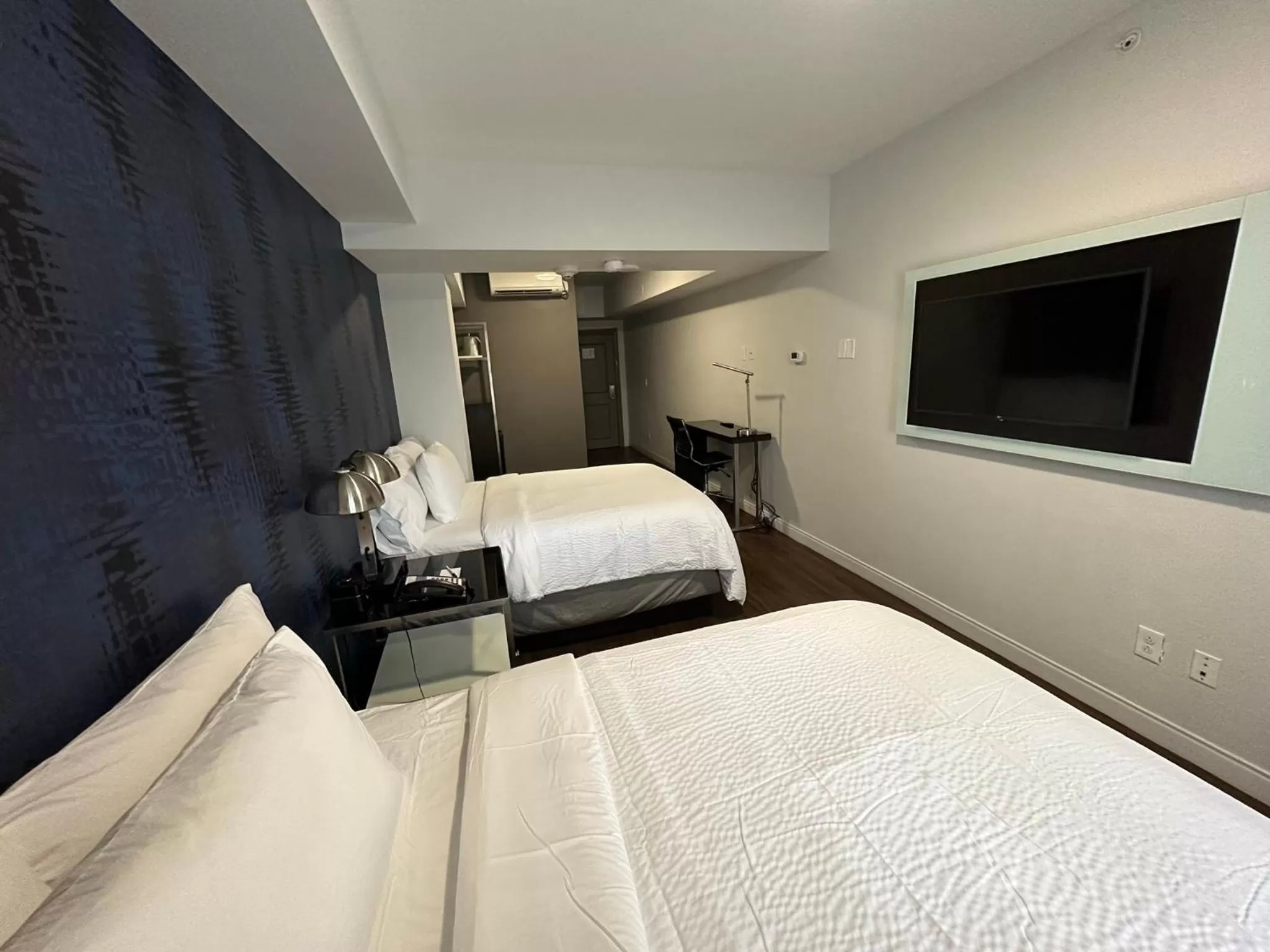Bed in Holiday Inn Express - Dallas Downtown by IHG