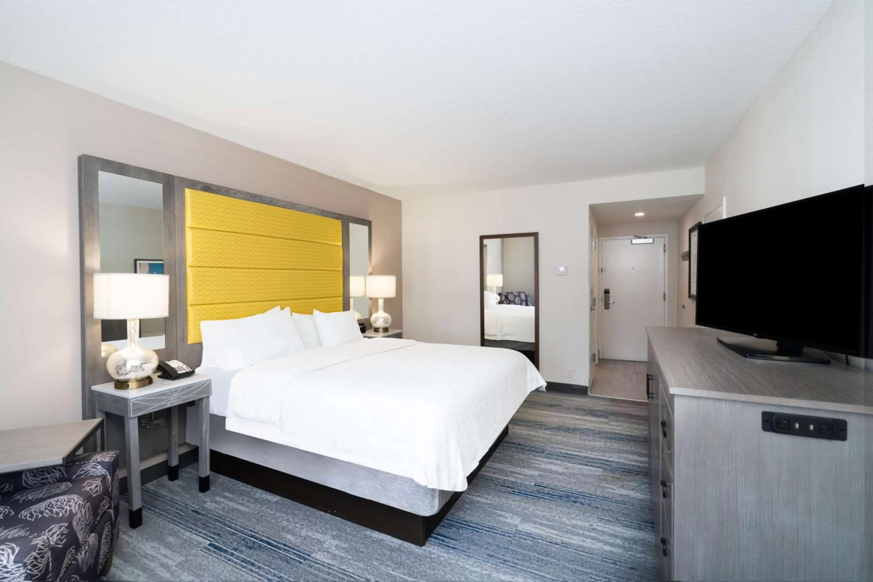 Bed in Hampton Inn & Suites Amelia Island-Historic Harbor Front