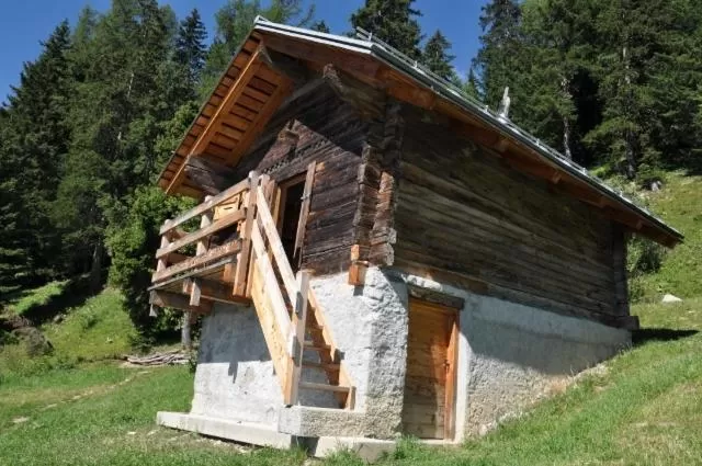 Property Building in Le Mayen de Colombire