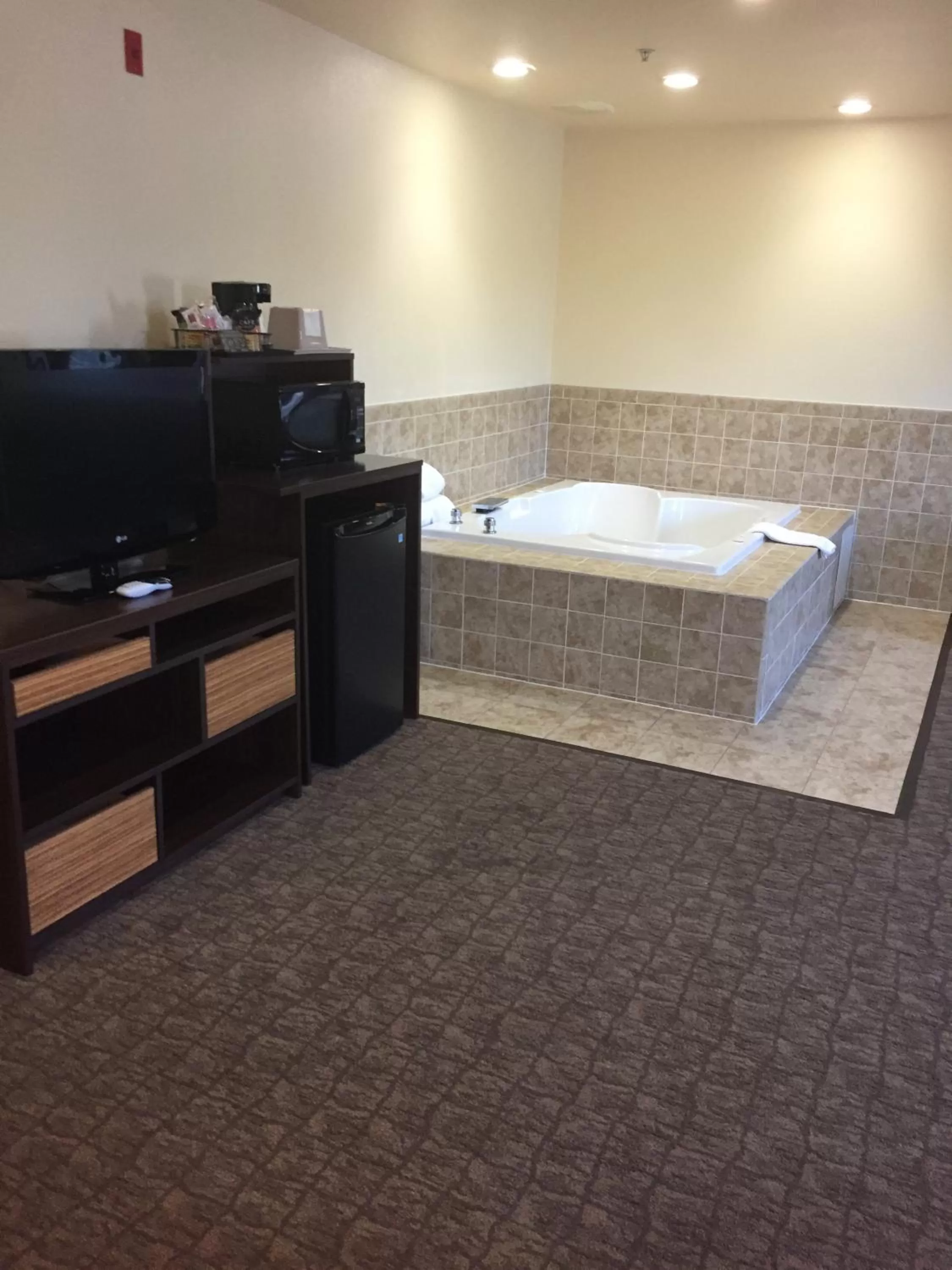 King Studio Suite - Non-Smoking in Super 8 by Wyndham Lebanon