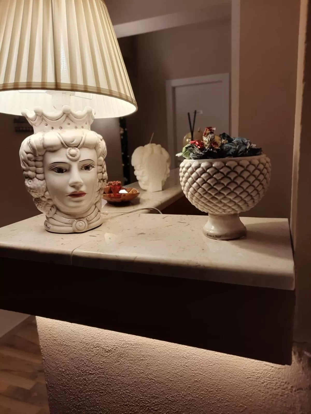 Decorative detail in U Baruni B&B