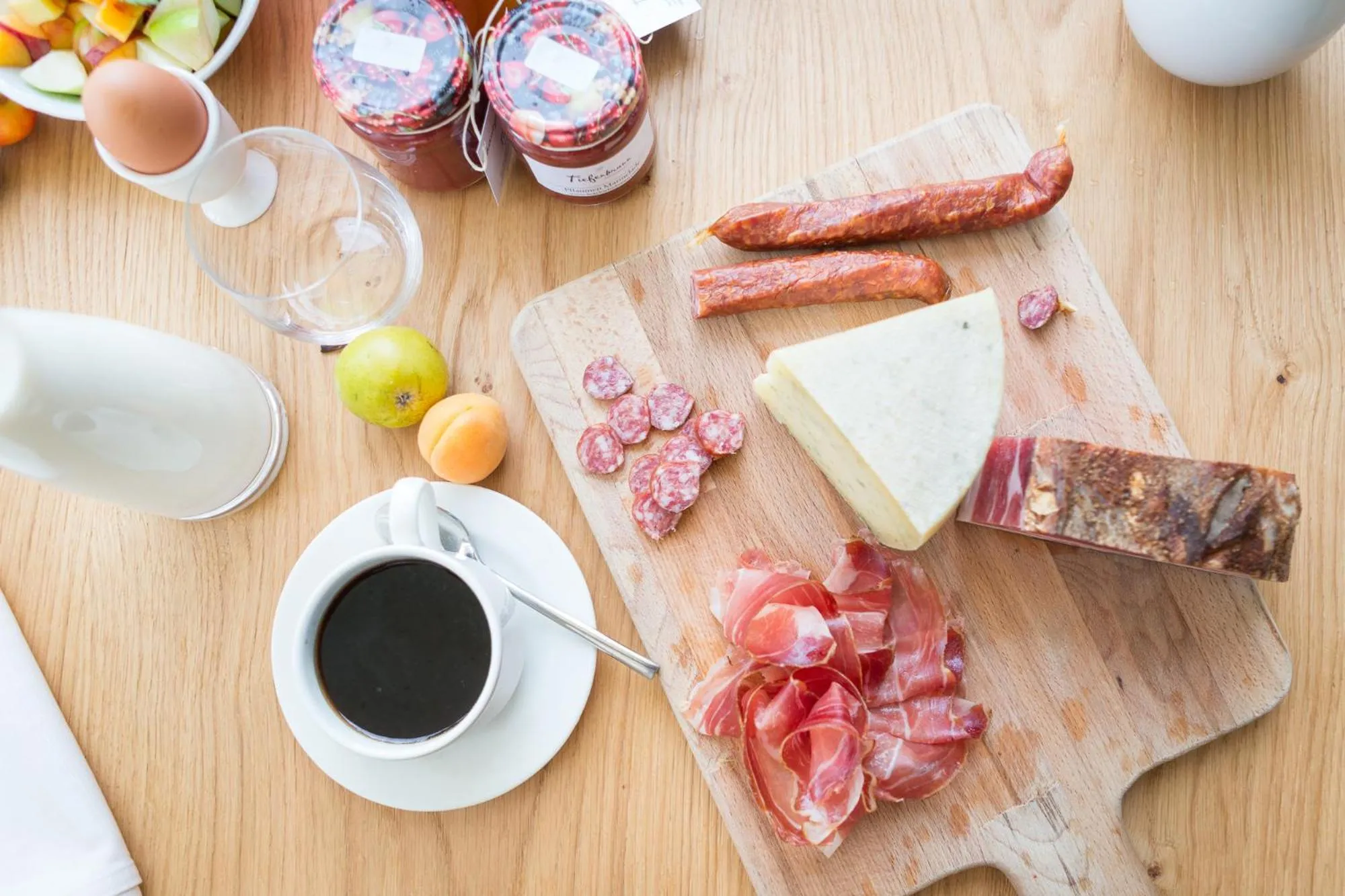 Meals in Hotel Tiefenbrunn Gardensuites & Breakfast