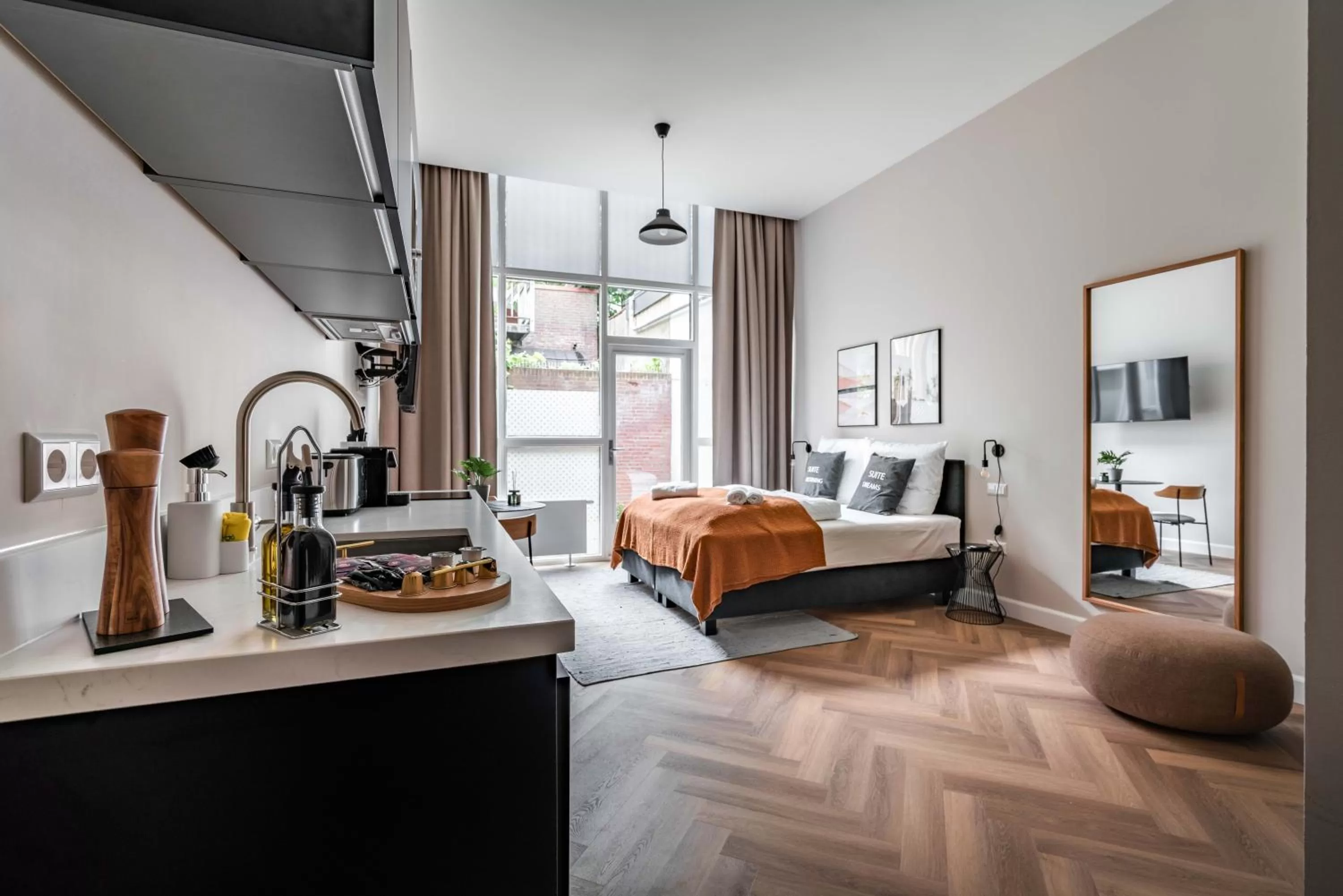 Bed in Limehome The Hague Keizerstraat