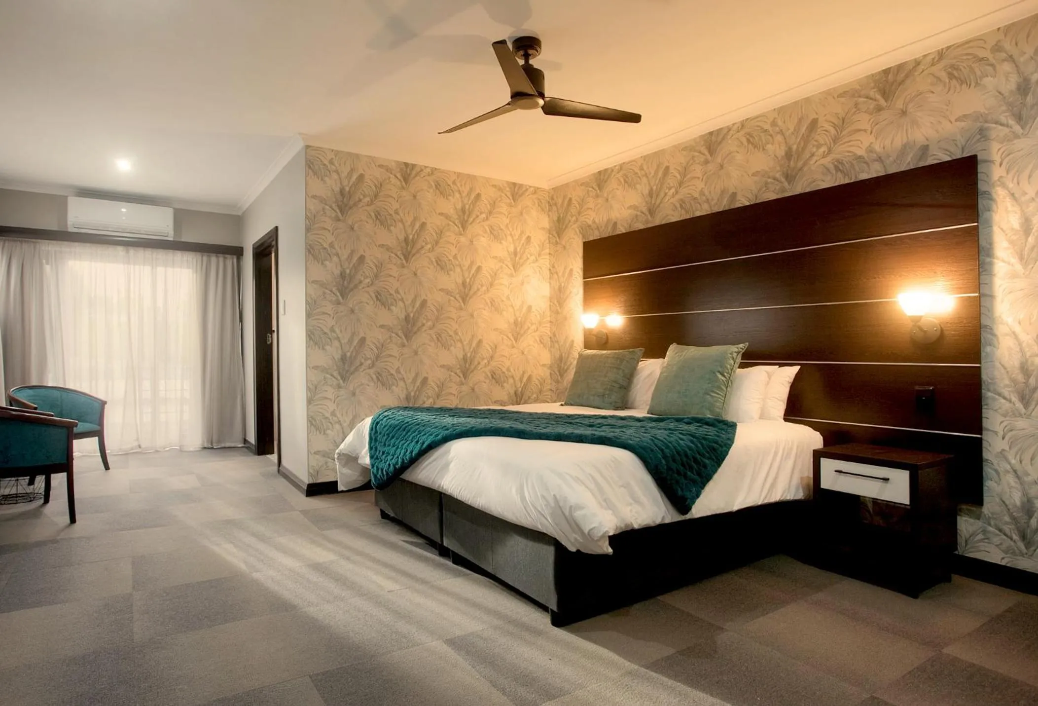 Photo of the whole room, Bed in The Hub Urban Hotel