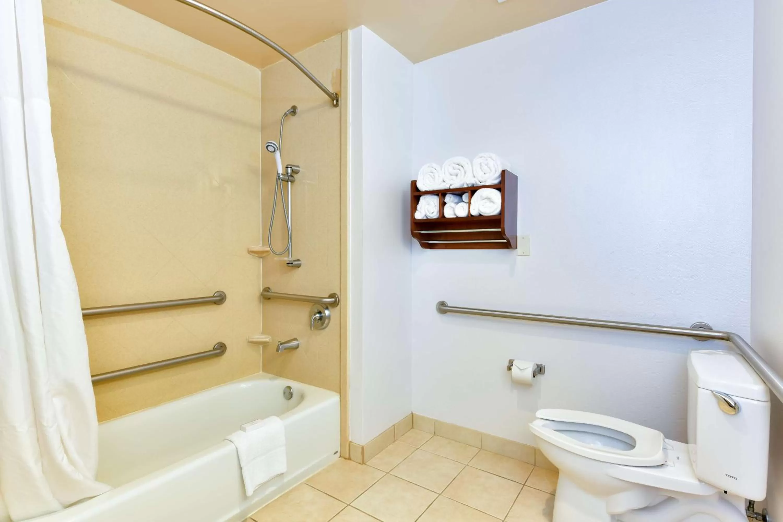 Bathroom in Hampton Inn & Suites Pittsburg