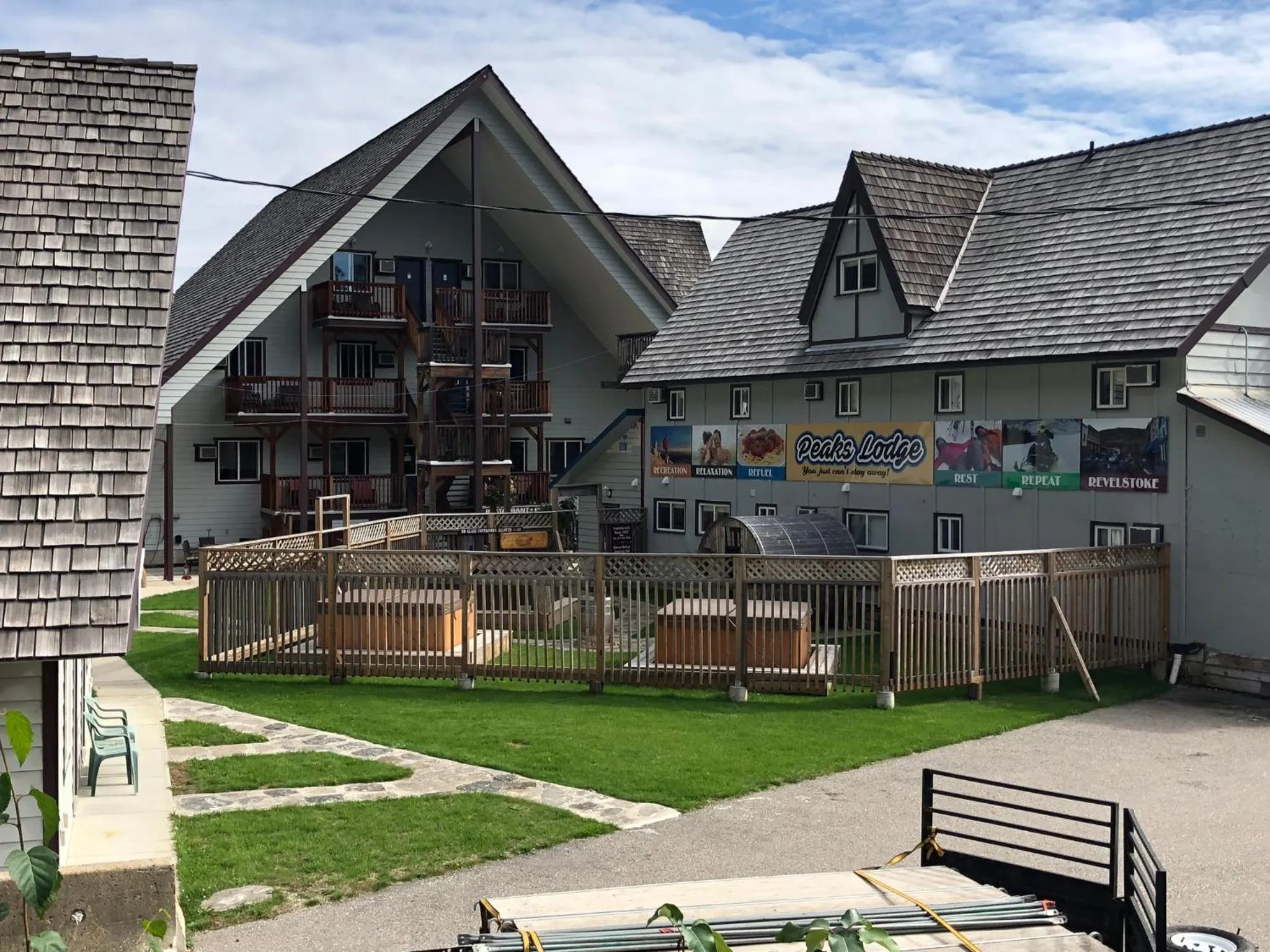 Property building in Peaks Lodge