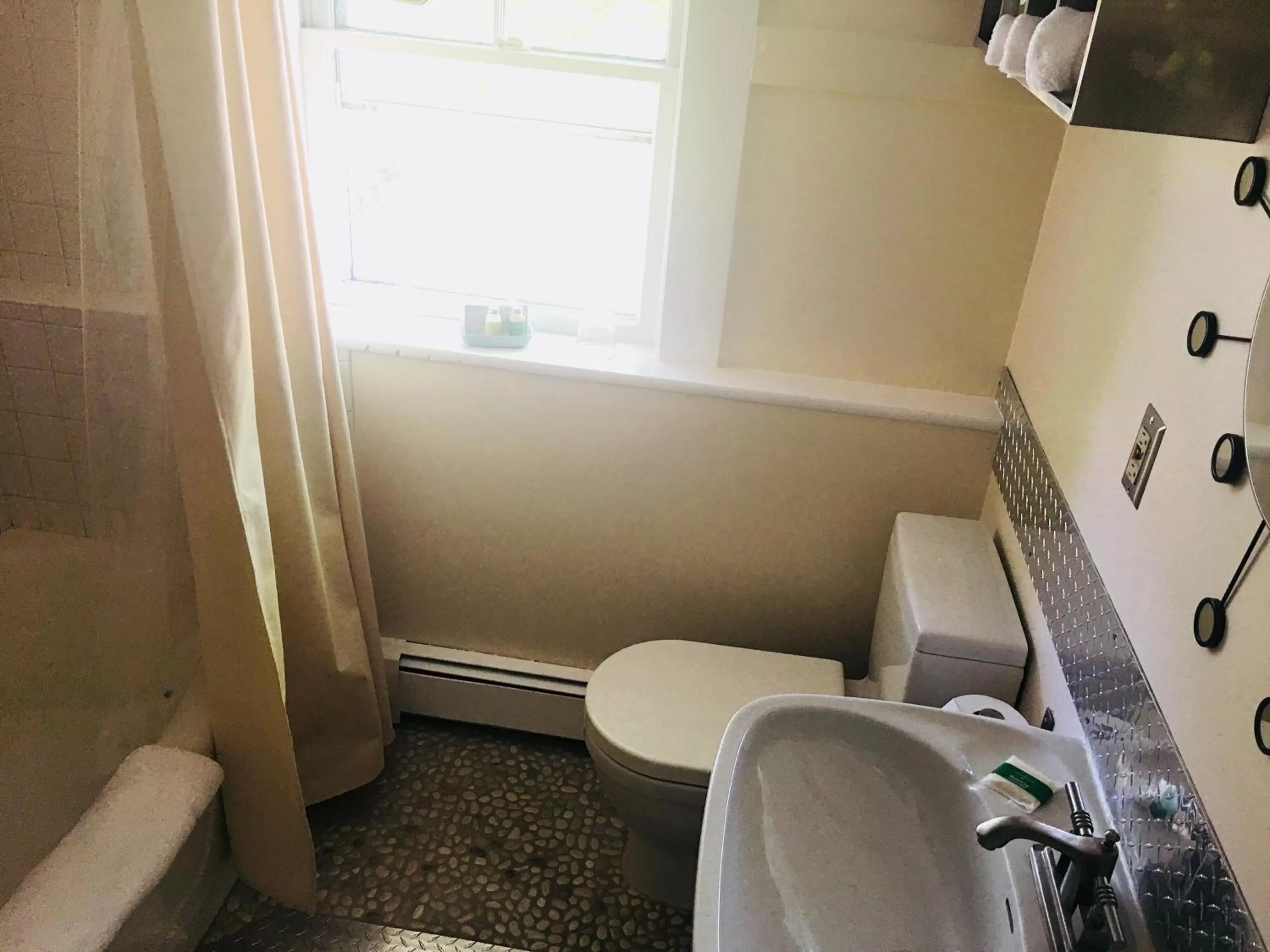 Bathroom in The Woodstocker B&B