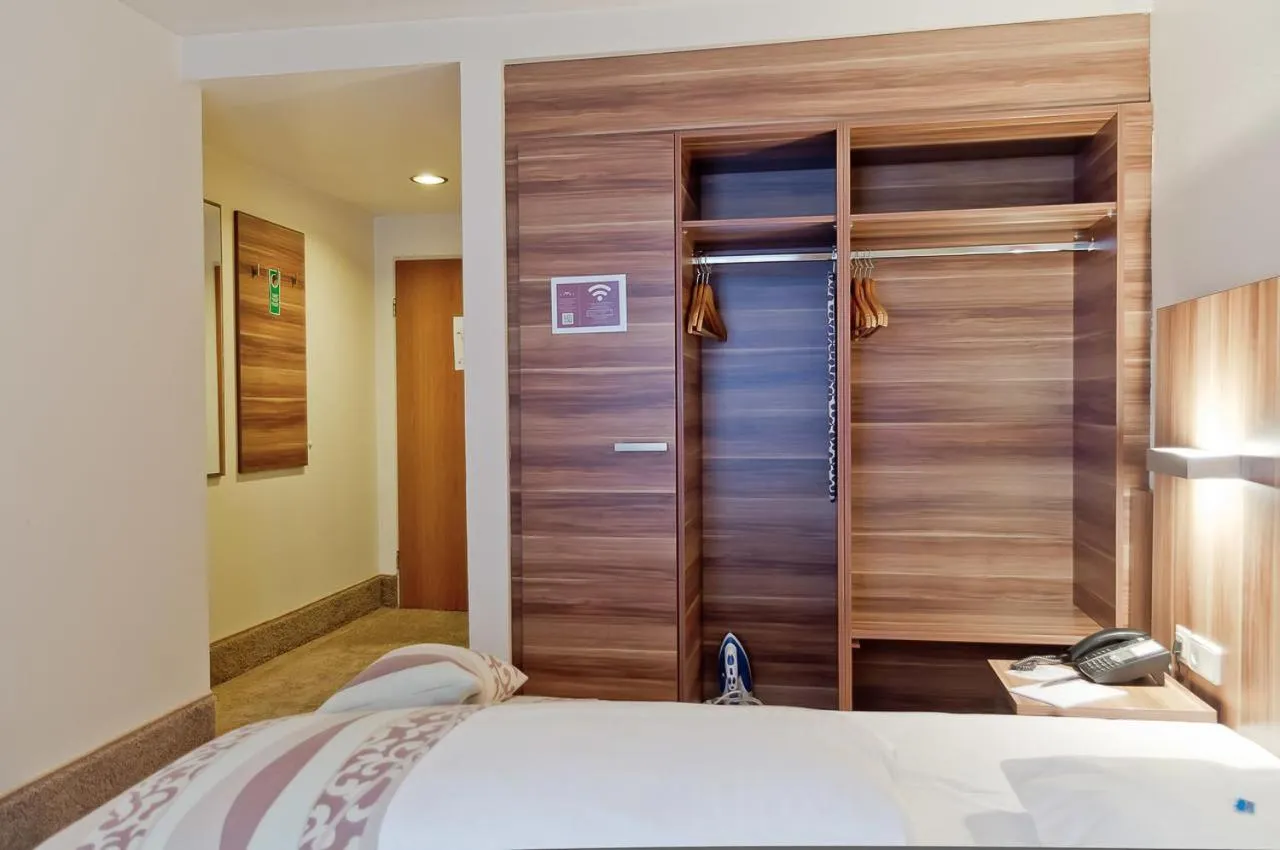 Bedroom, Bed in Hotel Astor