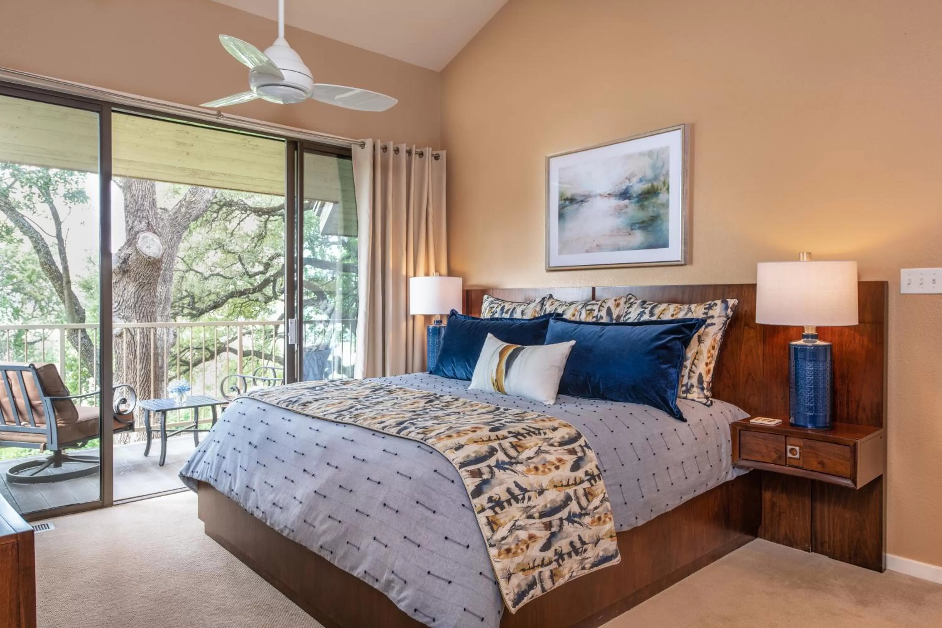 Bedroom, Bed in Inn on Lake Granbury a Boutique Hotel