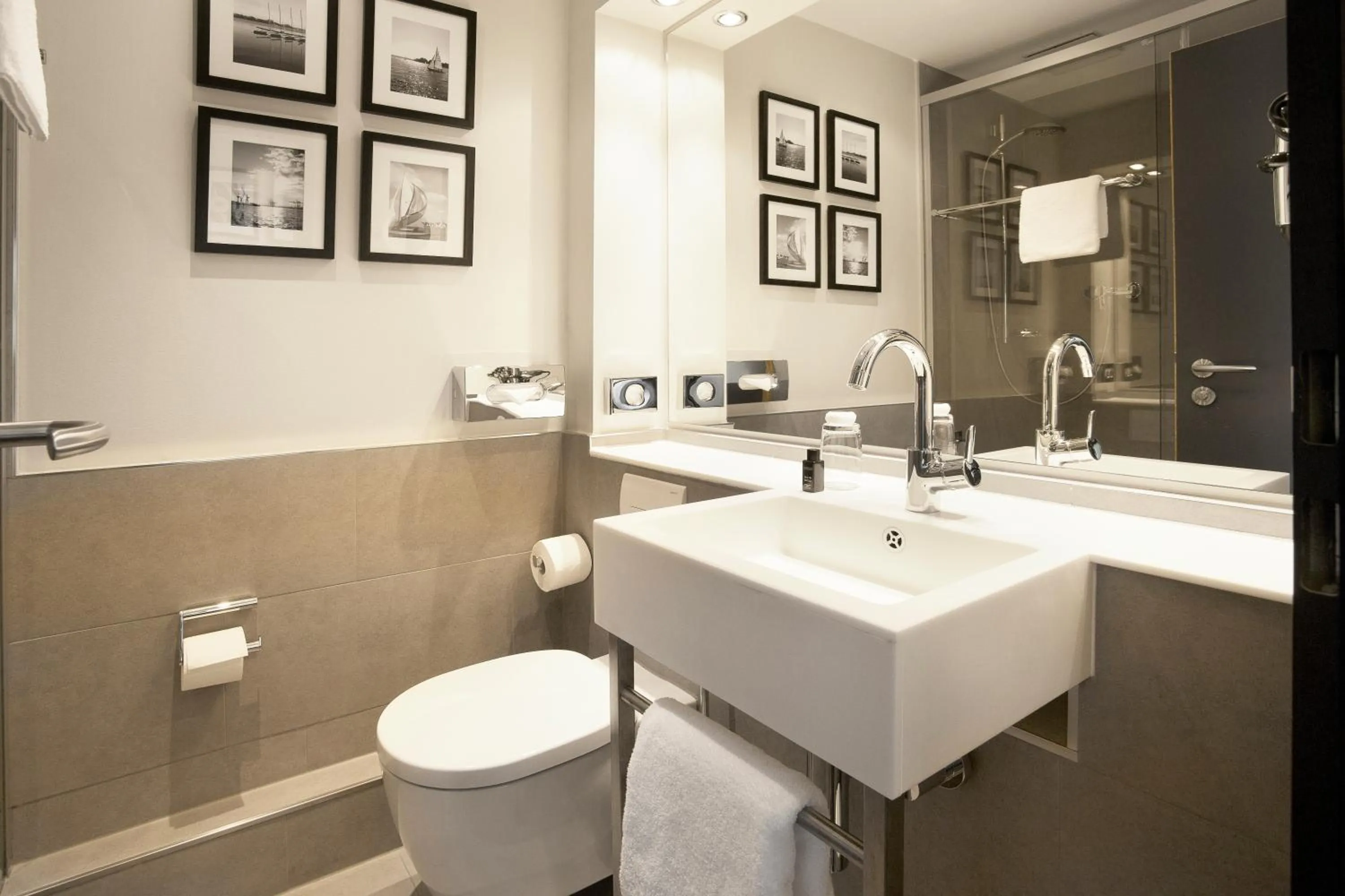 Bathroom in Hotel Hamburger Hof