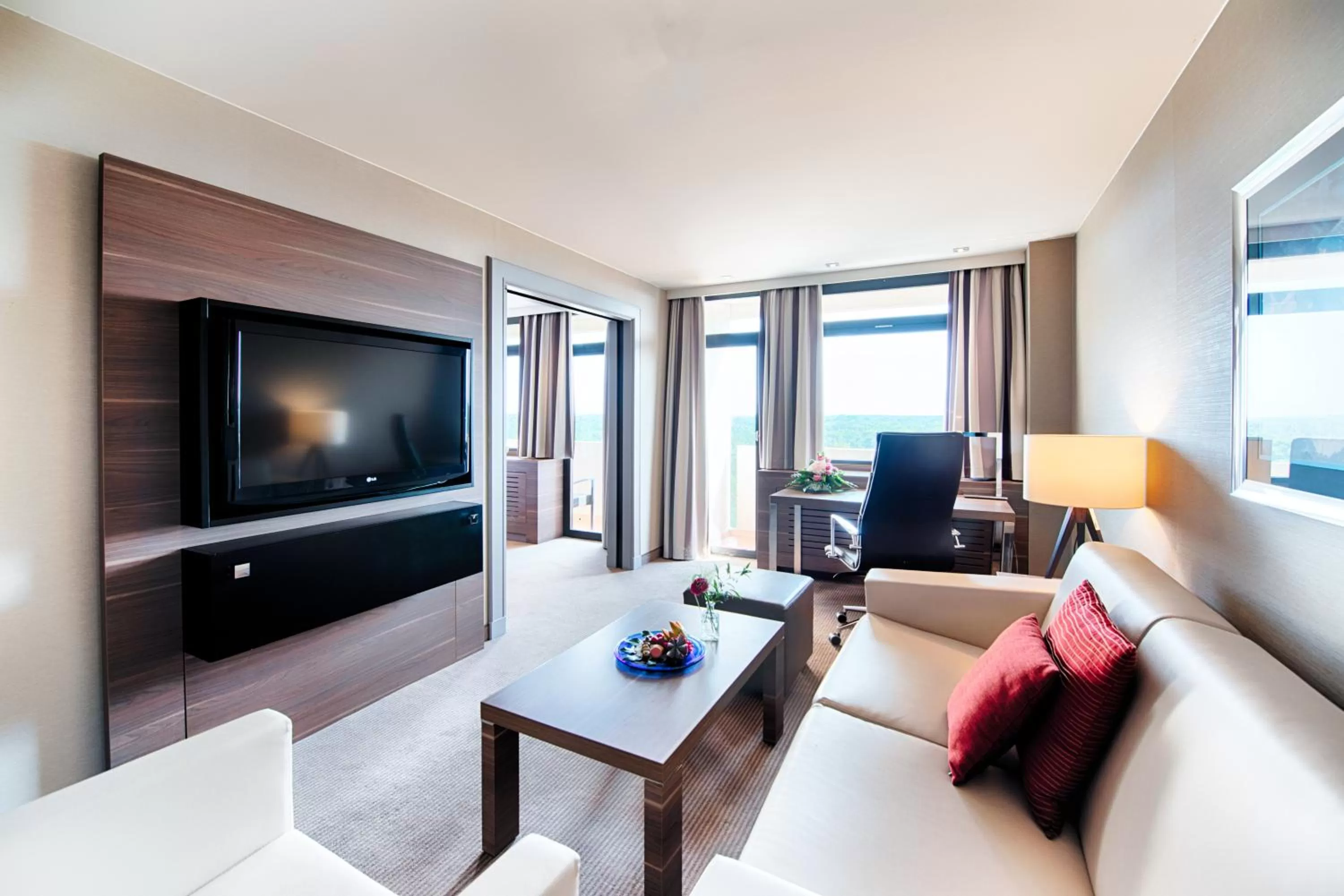 Photo of the whole room in Crowne Plaza Frankfurt Congress Hotel by IHG