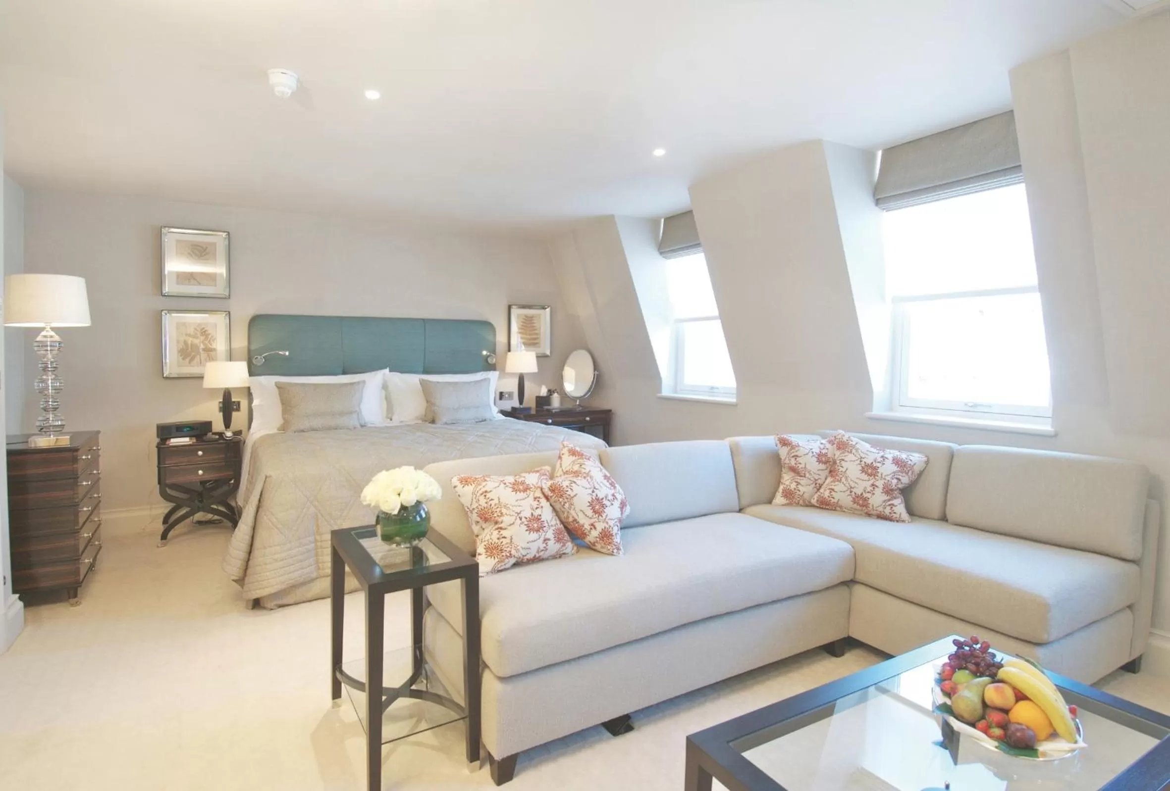 Photo of the whole room in The Stafford London