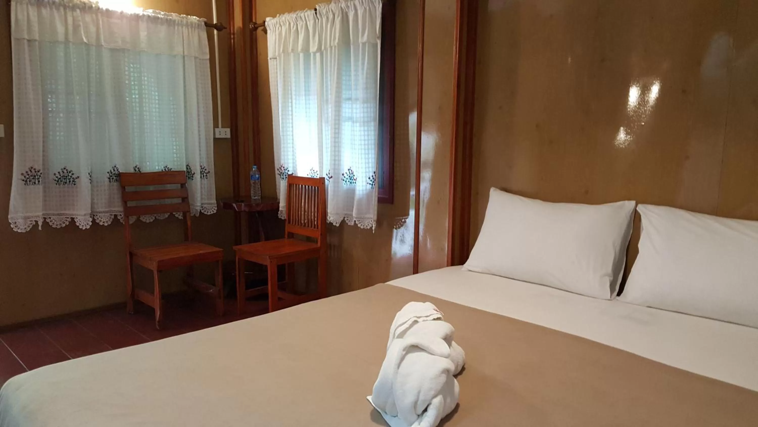 Bed in Khao Sok Jungle Huts Resort