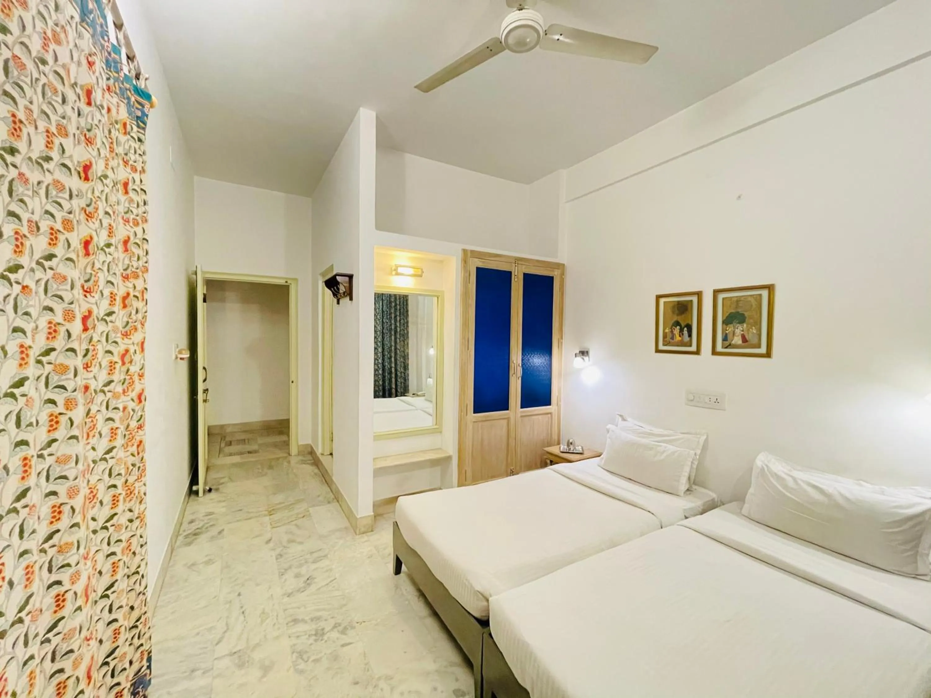 Photo of the whole room, Bed in Jaiwana Haveli