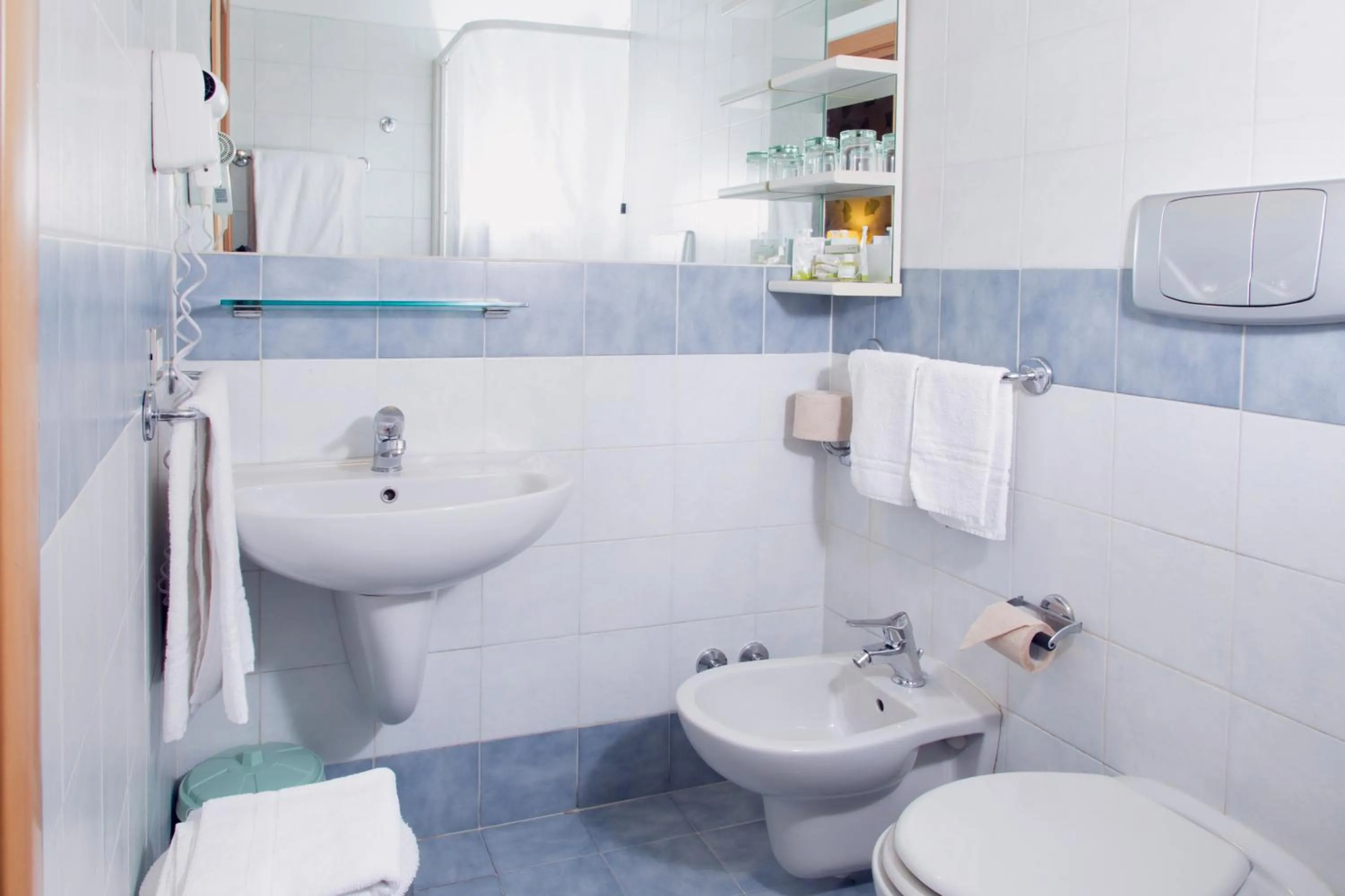 Bathroom in eco Hotel Milano & BioRiso Restaurant