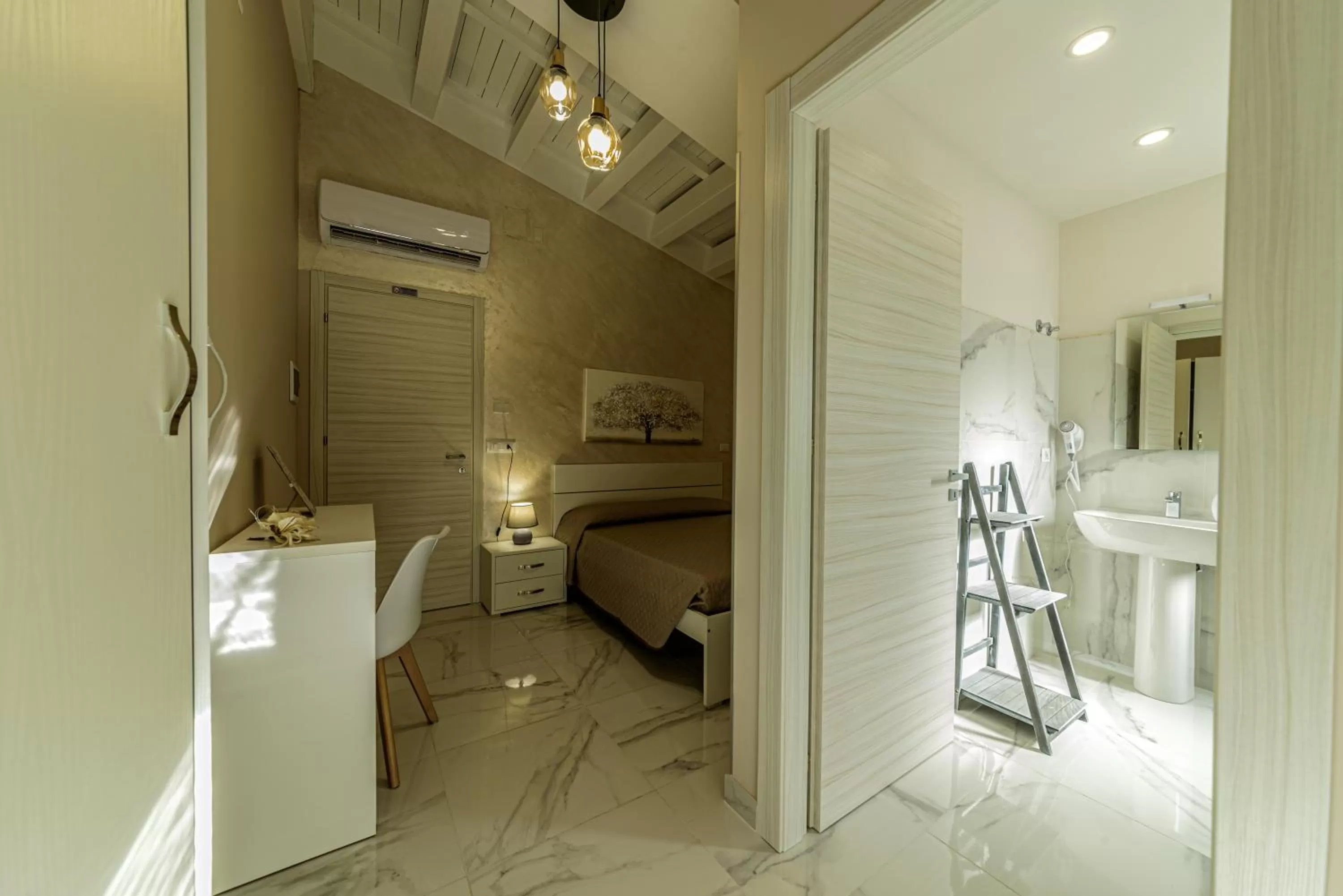 Photo of the whole room in Corleone GUESTHOUSE