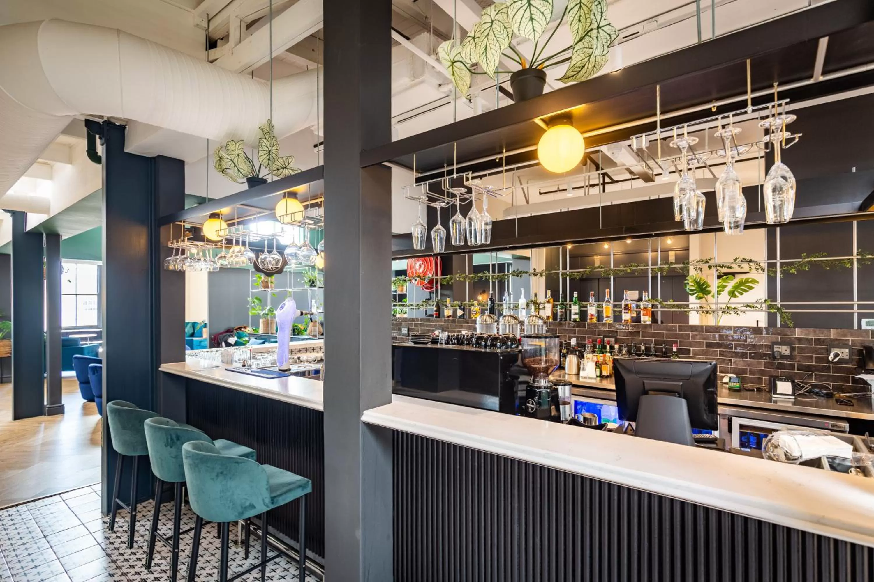 Lounge or bar in Old Bank Hotel - Lion Roars Hotels & Lodges