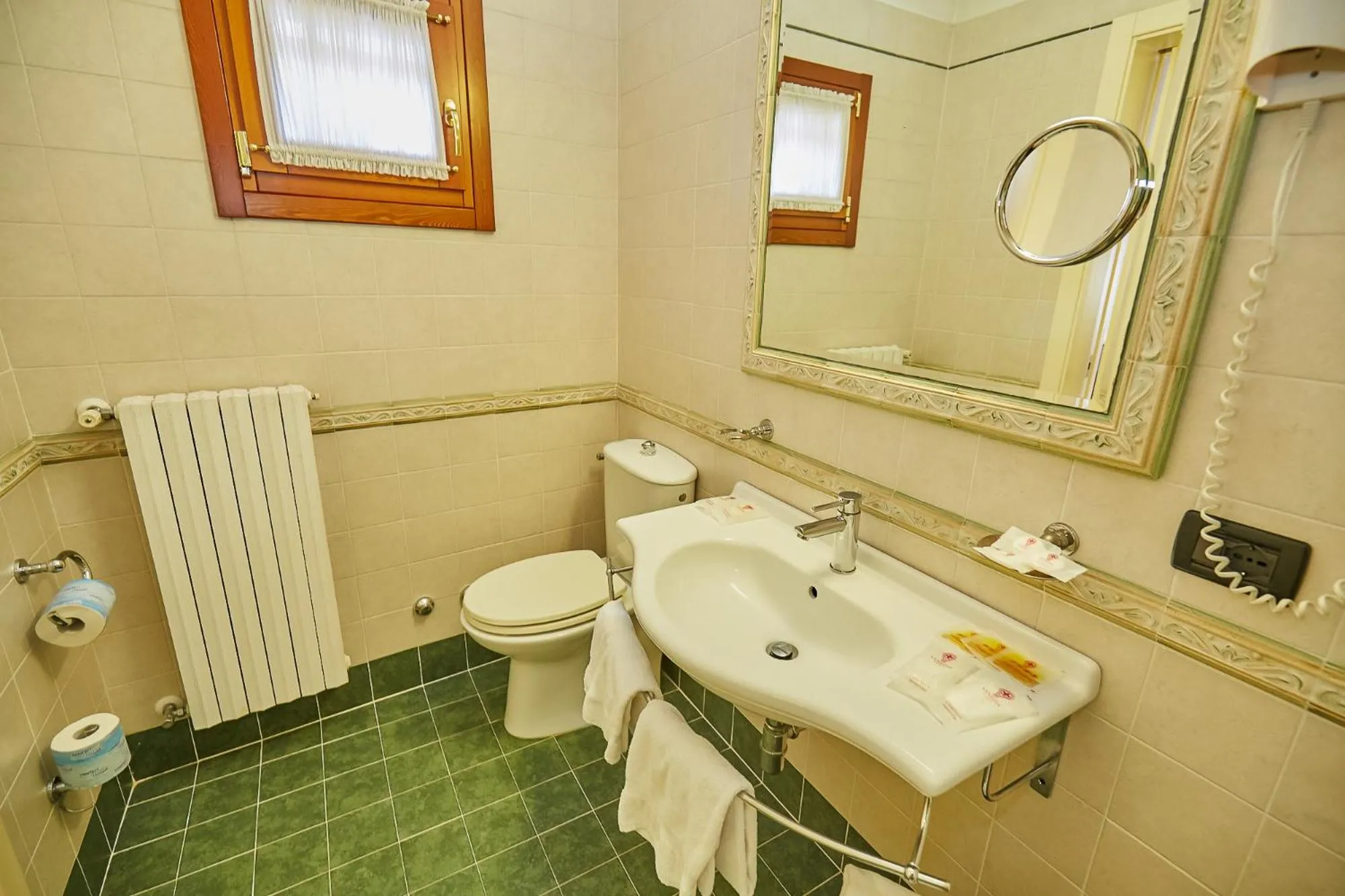 Shower in Hotel Riviera dei Dogi