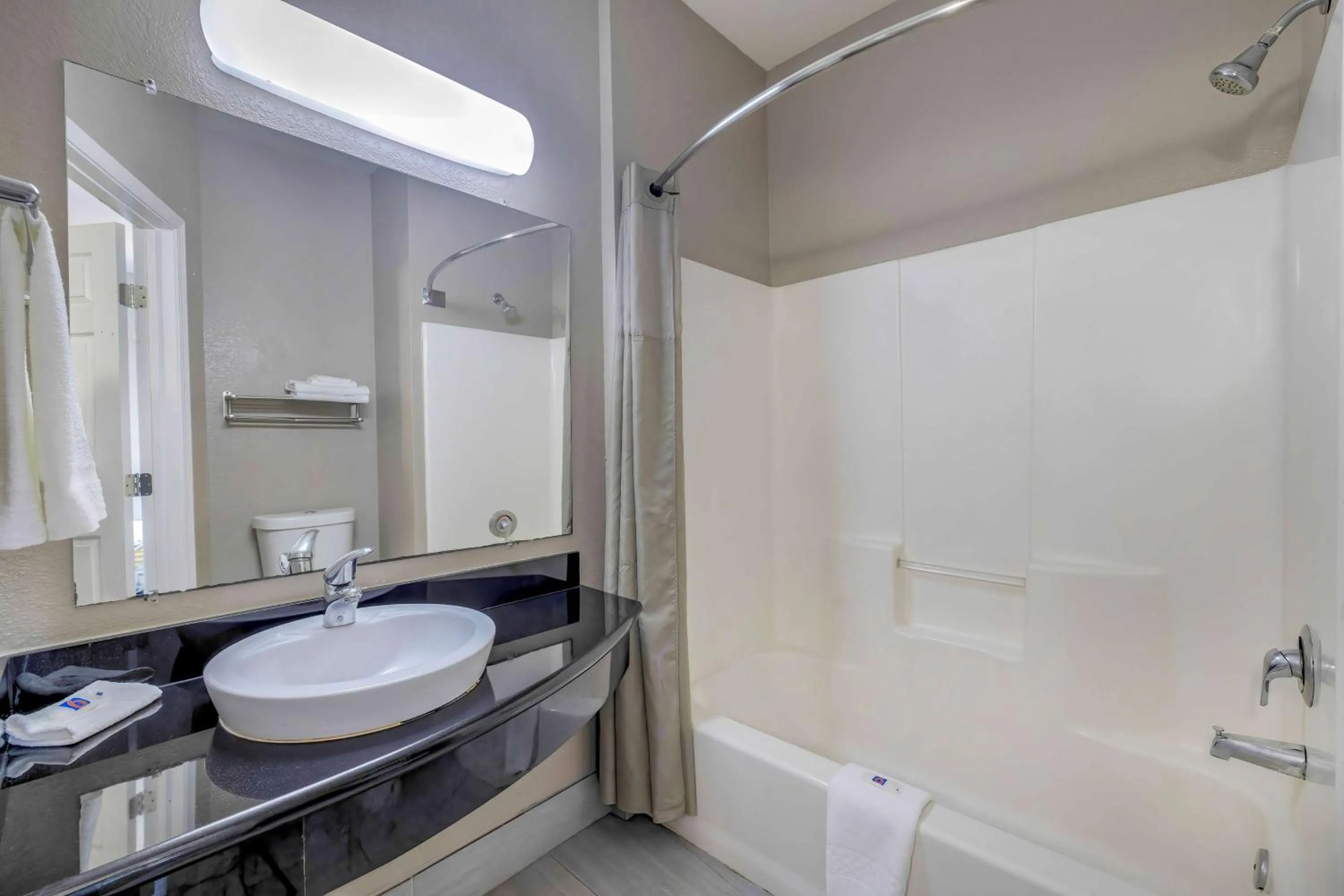 Bathroom in Motel 6-Cedar Park, TX