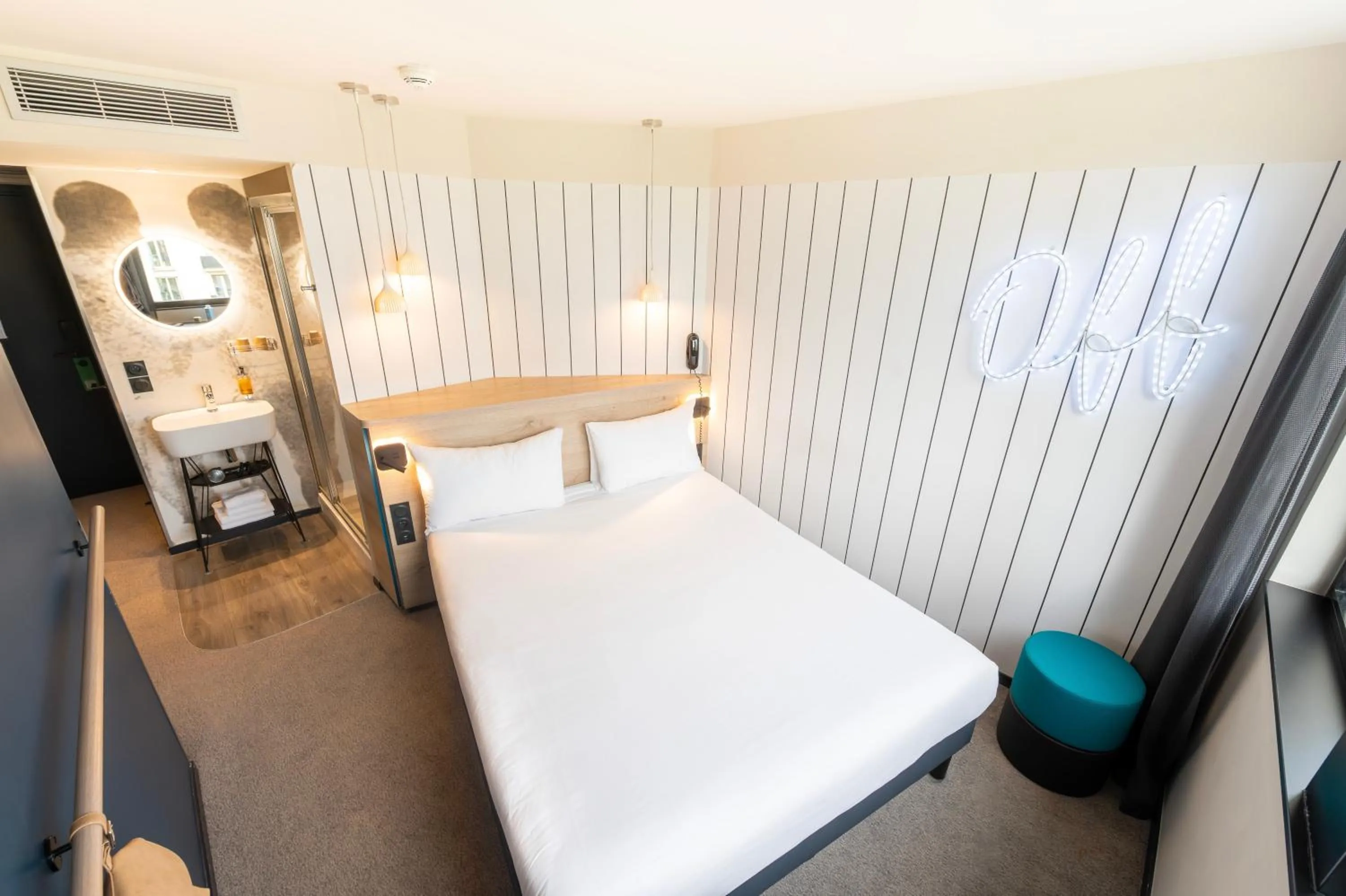 Bed in ibis Styles Paris 16 Boulogne