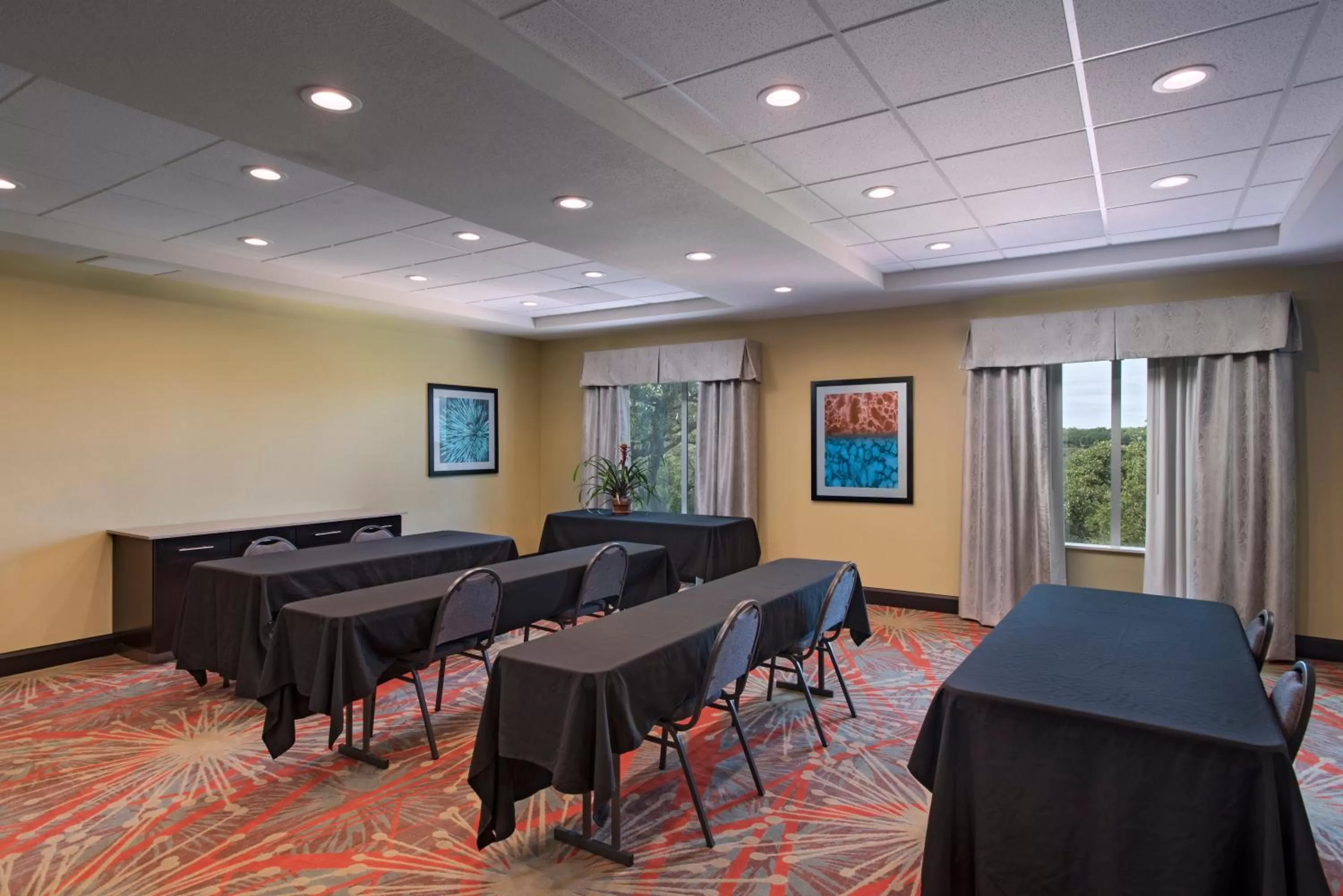 Meeting/conference room in Holiday Inn Express & Suites Austin NW - Four Points by IHG