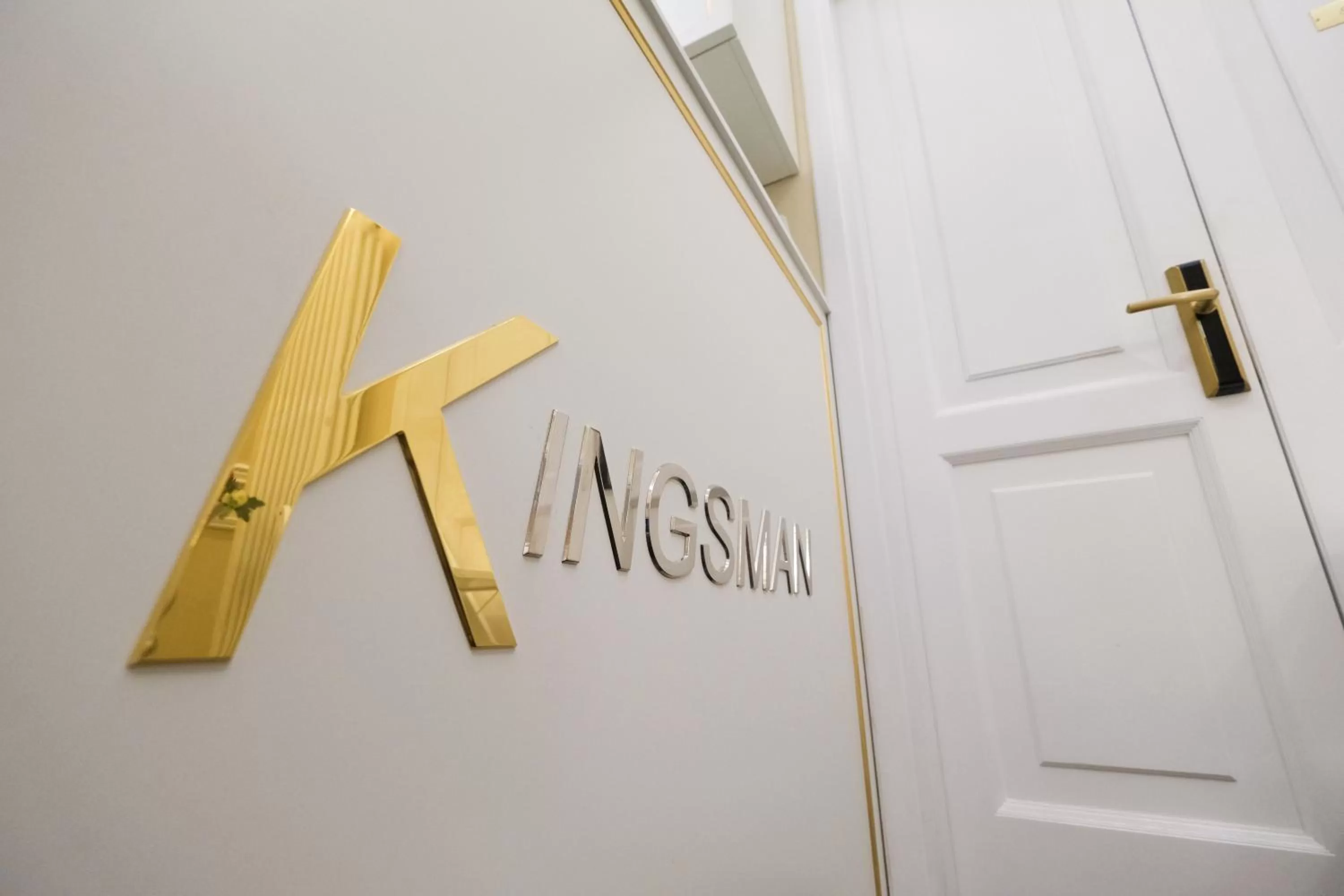 Text overlay in B&B Kingsman