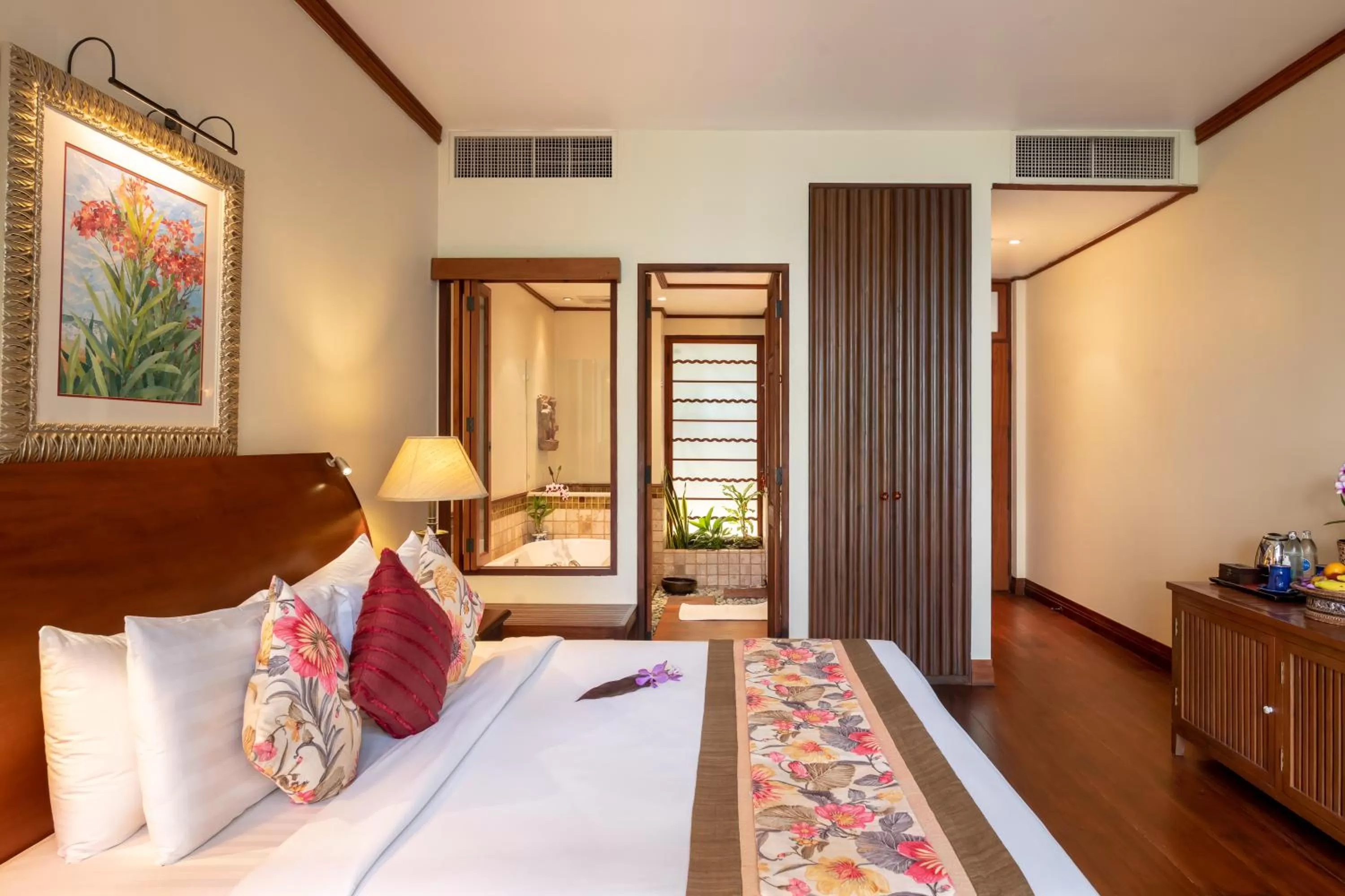 Bed in Ariyasom Villa