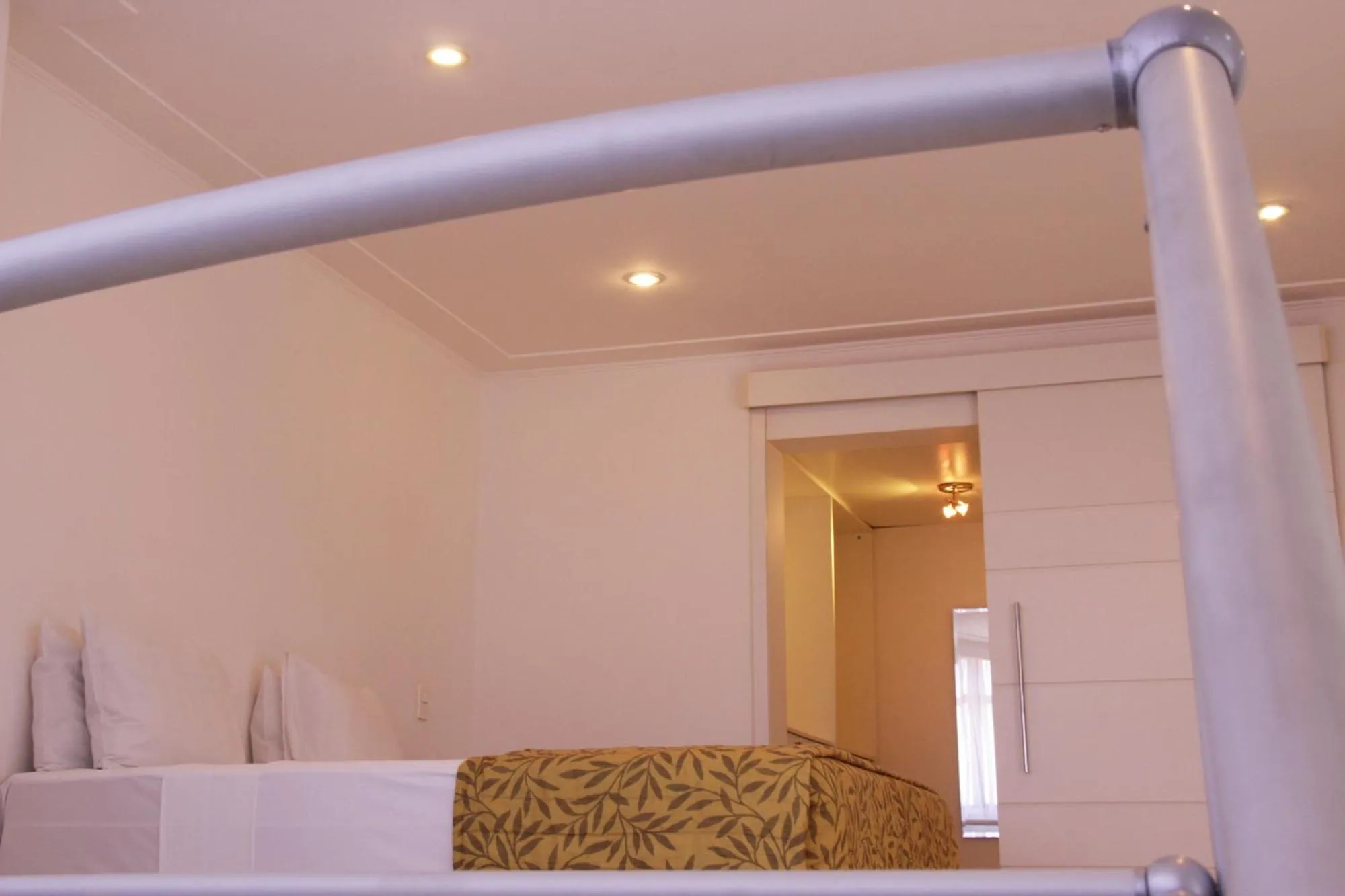 Bed in Marques Plaza Hotel