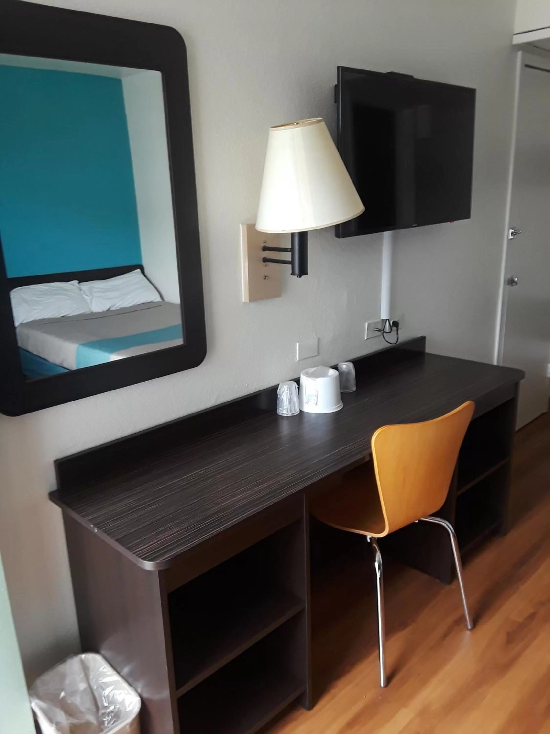 TV and multimedia in Motel 6-Farmington, NM