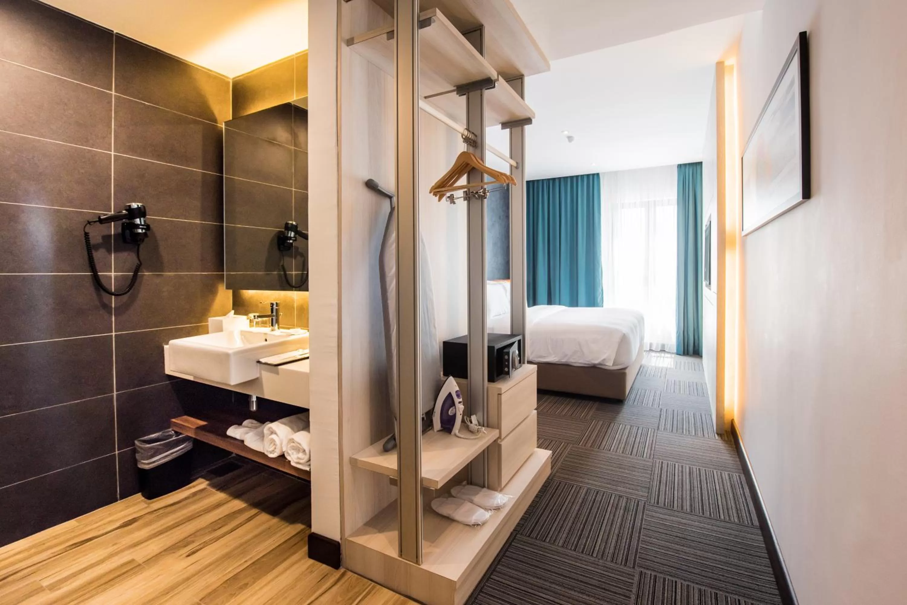 Bedroom, Bed in The Smith House