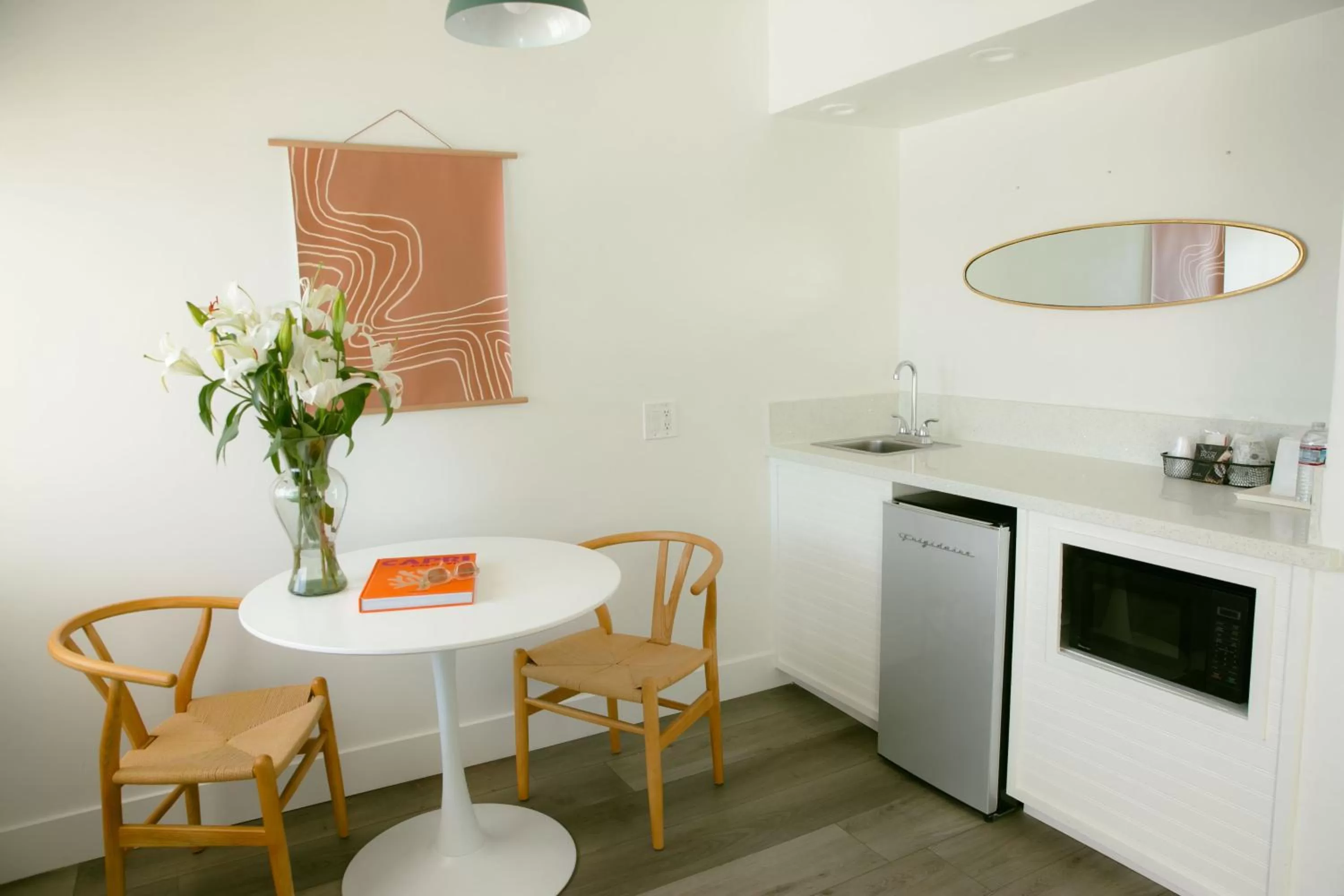 Kitchen or kitchenette in Capri Laguna on the Beach - A Boutique Hotel