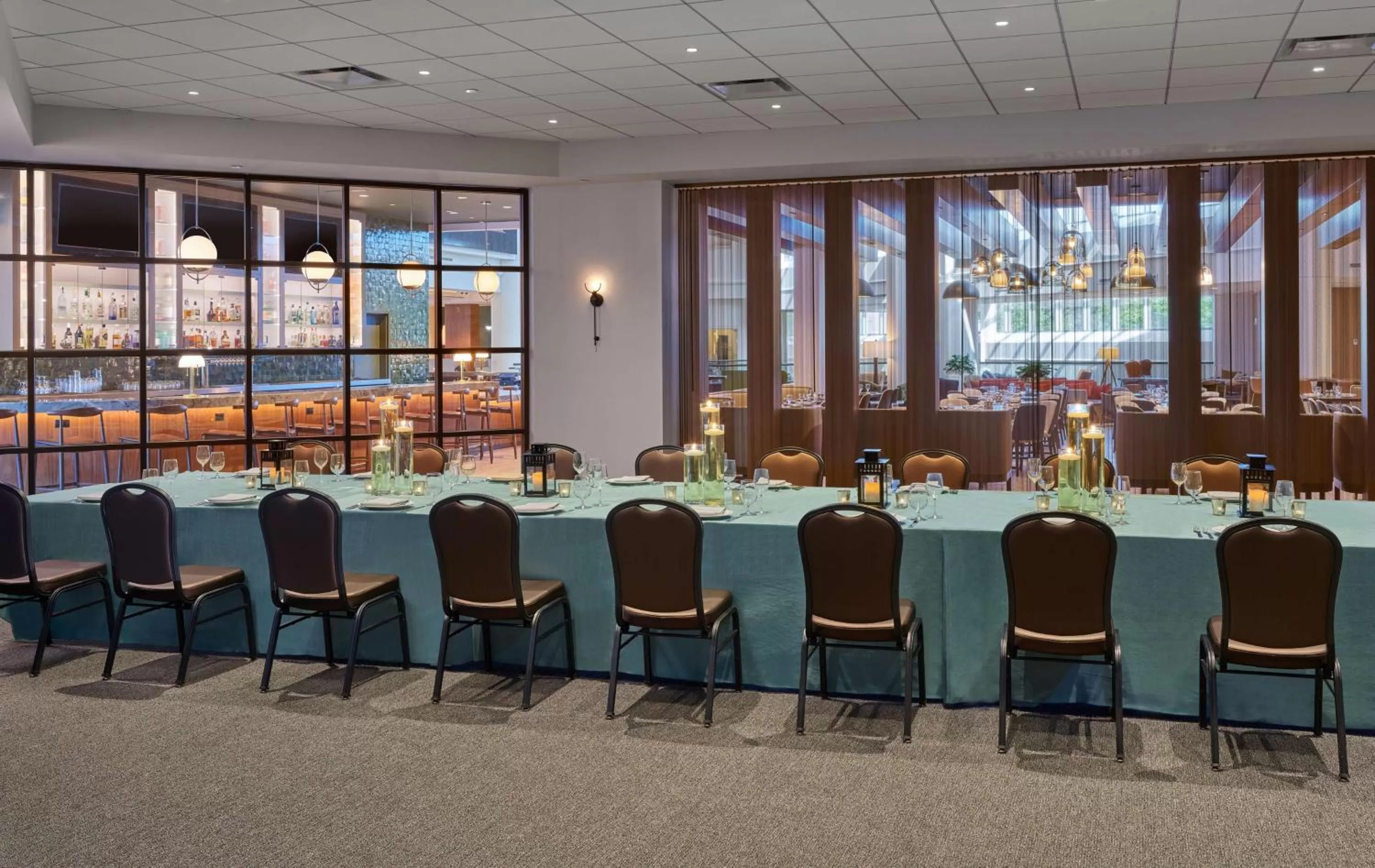 Restaurant/places to eat in Hilton Atlanta Airport