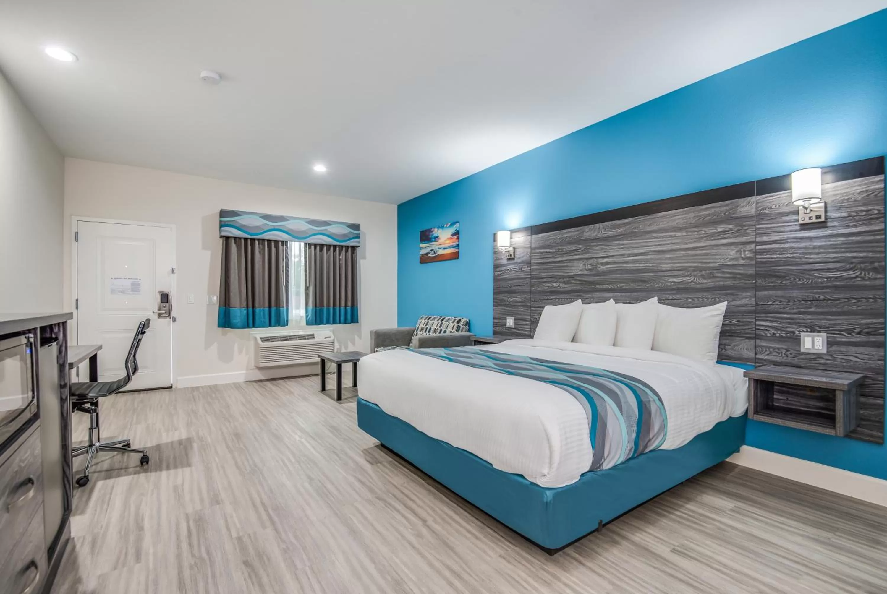 Bed in Americas Best Value Inn & Suites Houston at Hwy 6